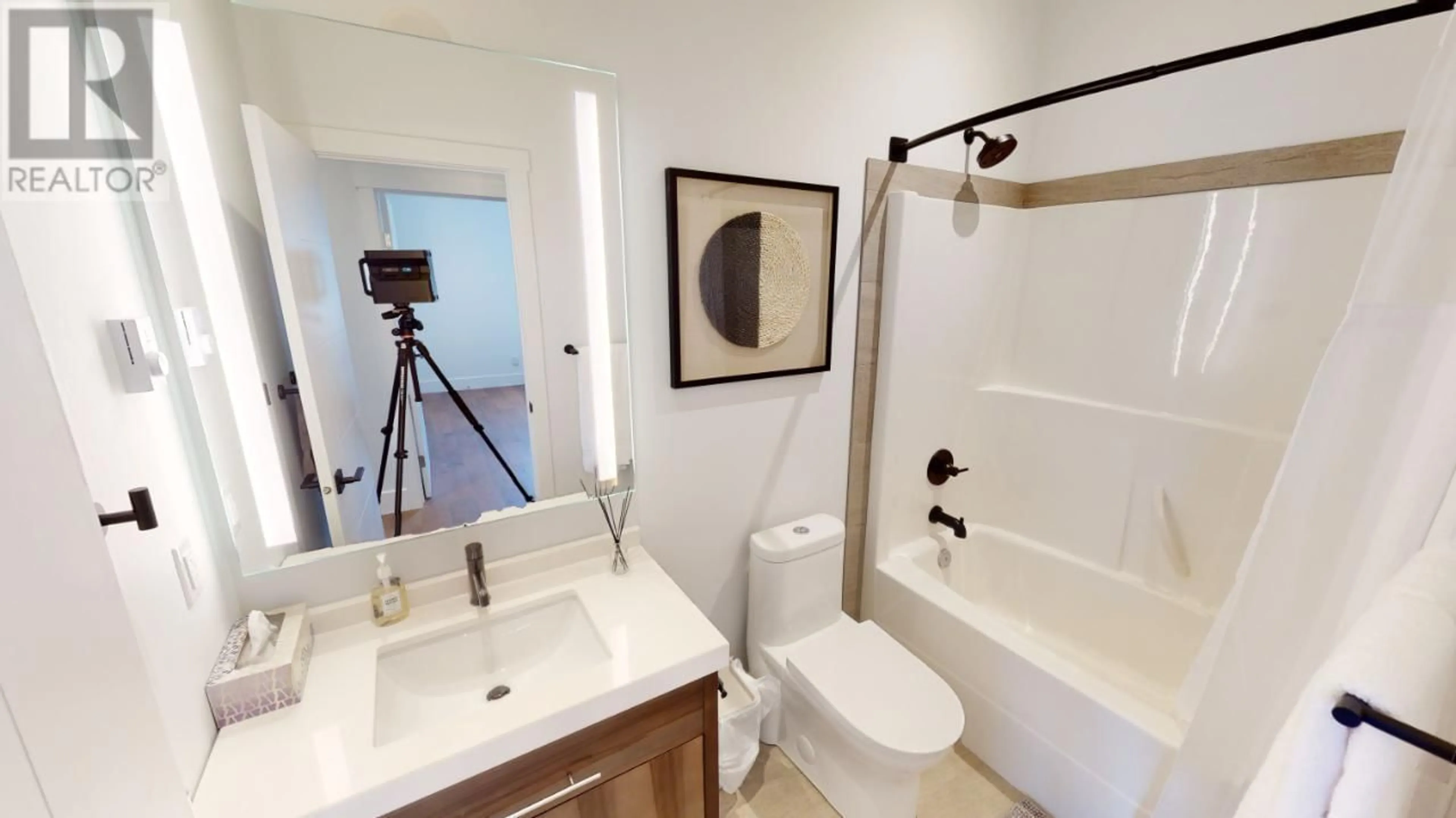 Standard bathroom, ceramic/tile floor for 7291 PROSPECTOR Avenue Unit# 105, Radium Hot Springs British Columbia V0A1M0