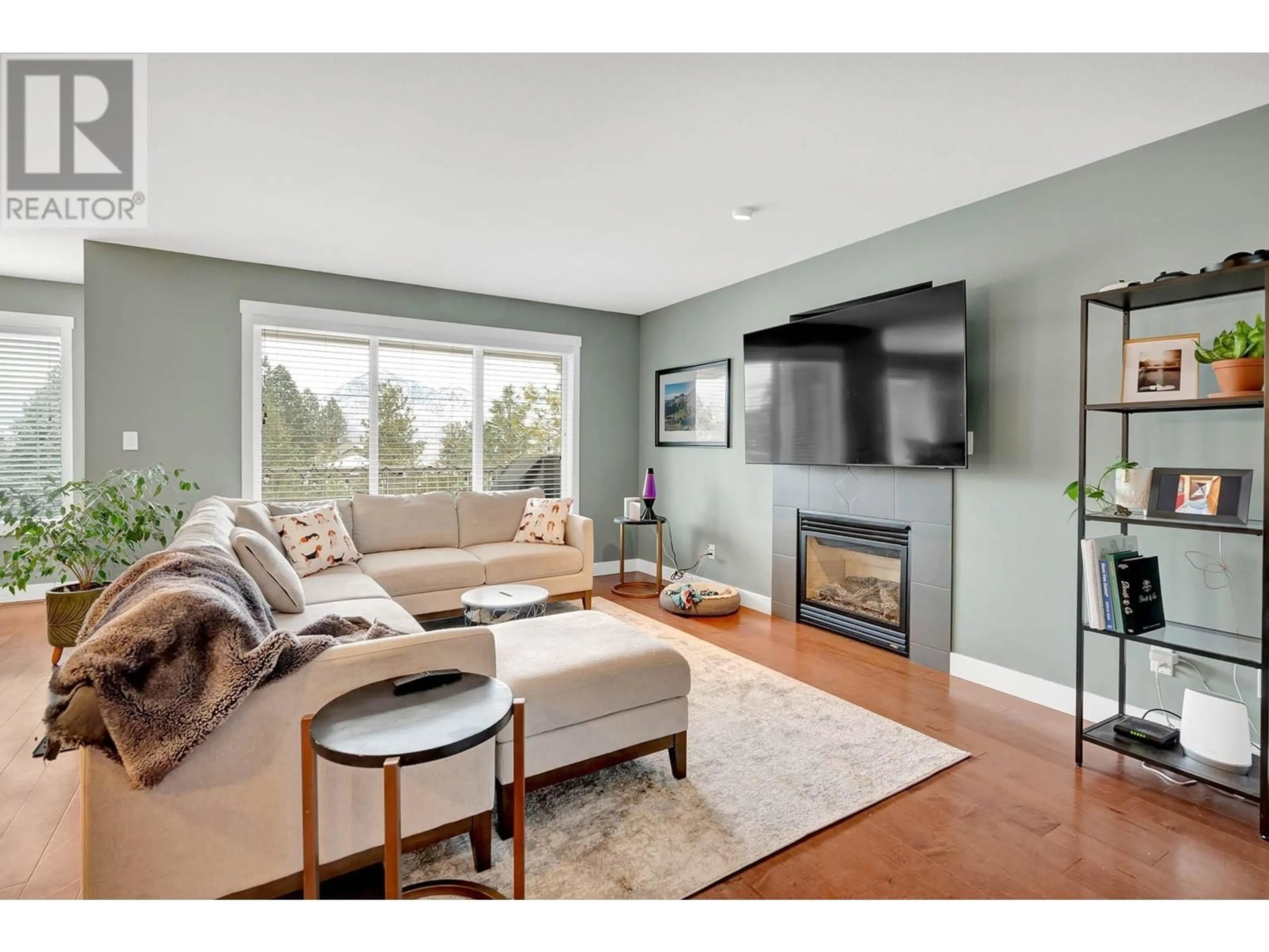 Living room with furniture, unknown for 2074 HIGHLAND PLACE, Kamloops British Columbia V2E0E8