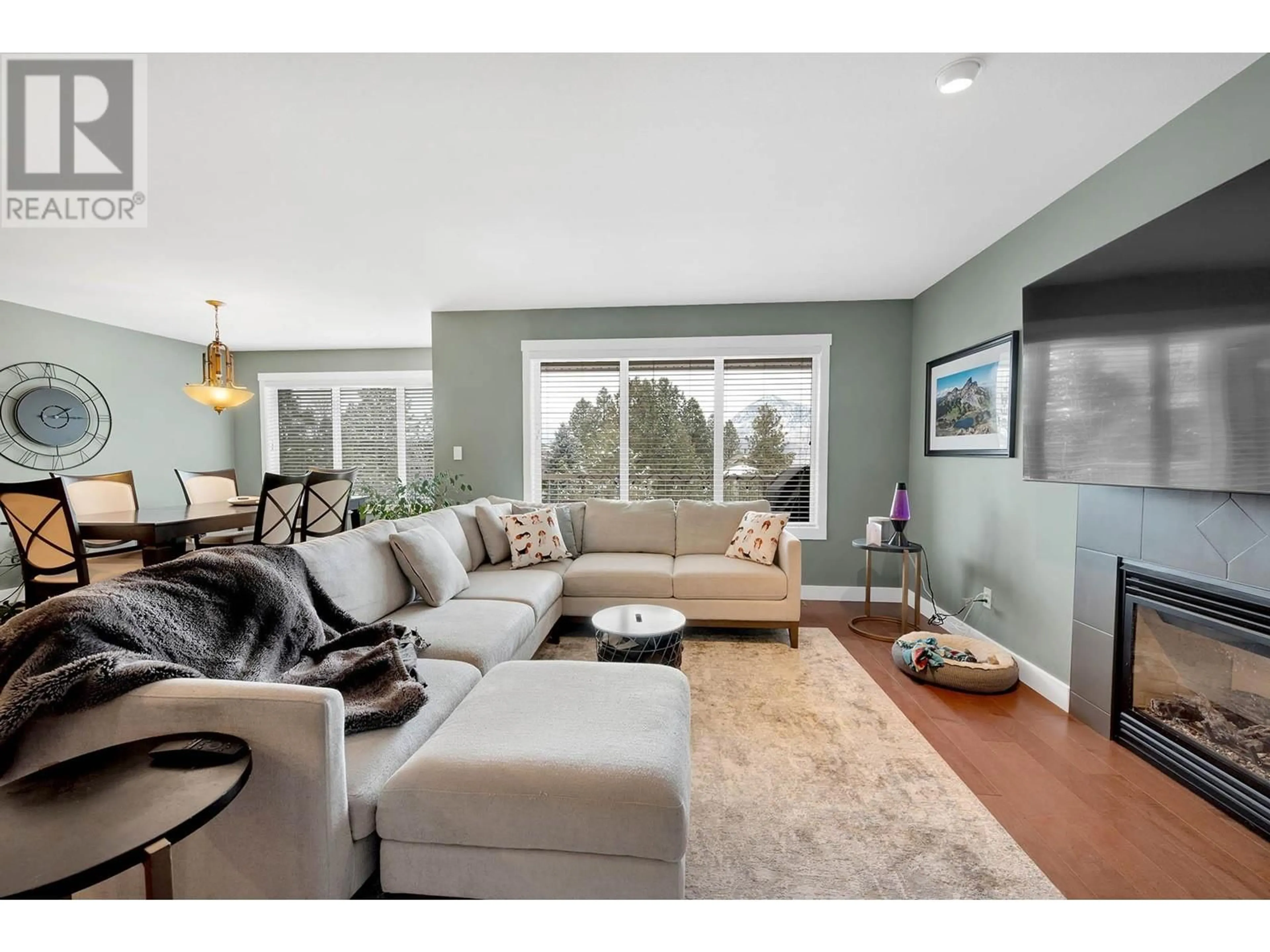 Living room with furniture, unknown for 2074 HIGHLAND PLACE, Kamloops British Columbia V2E0E8