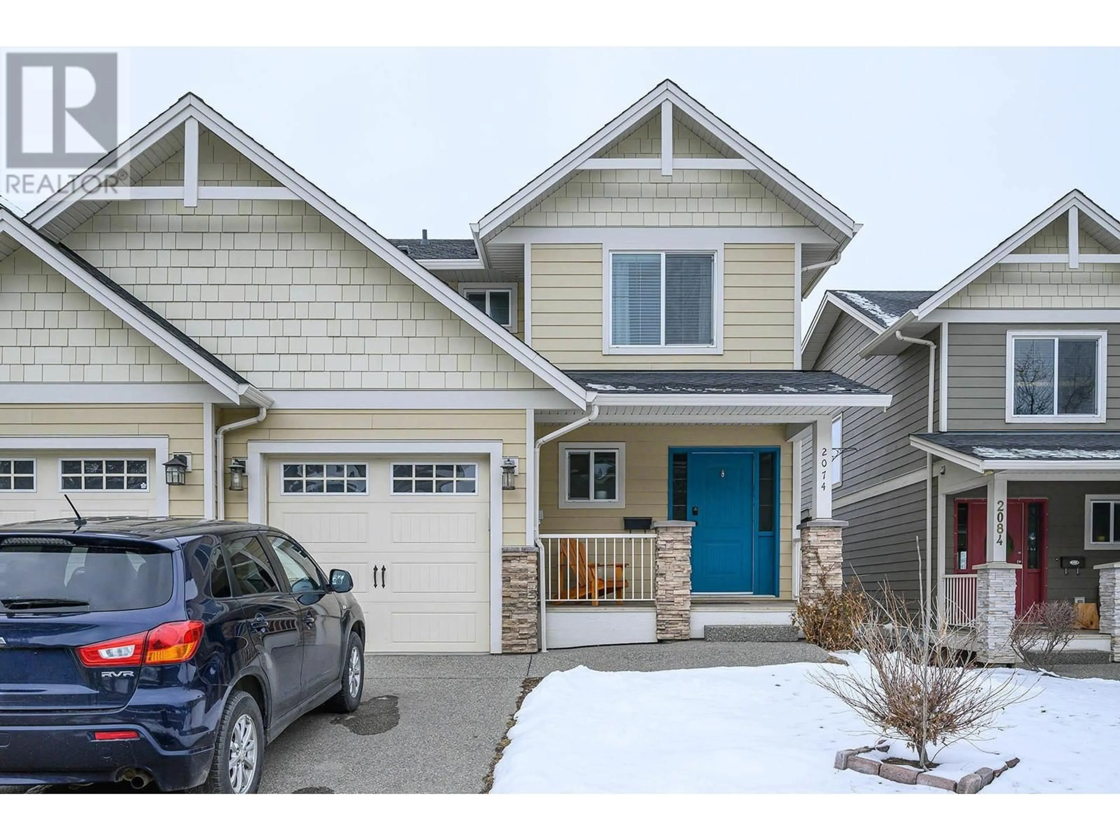 Home with vinyl exterior material, street for 2074 HIGHLAND Place, Kamloops British Columbia V2E0E8