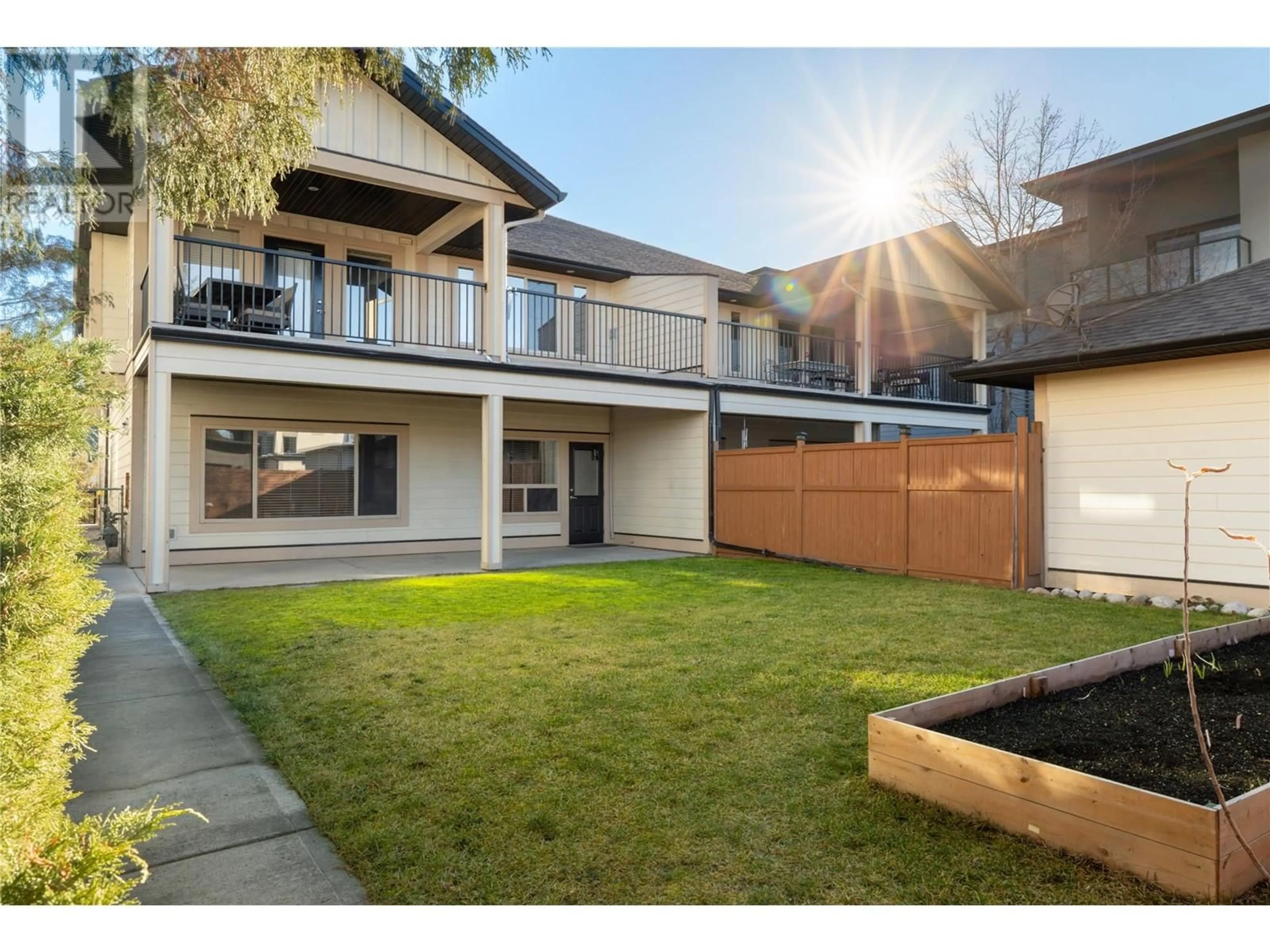 Unknown for 622 WARDLAW AVENUE, Kelowna British Columbia V1Y5B7