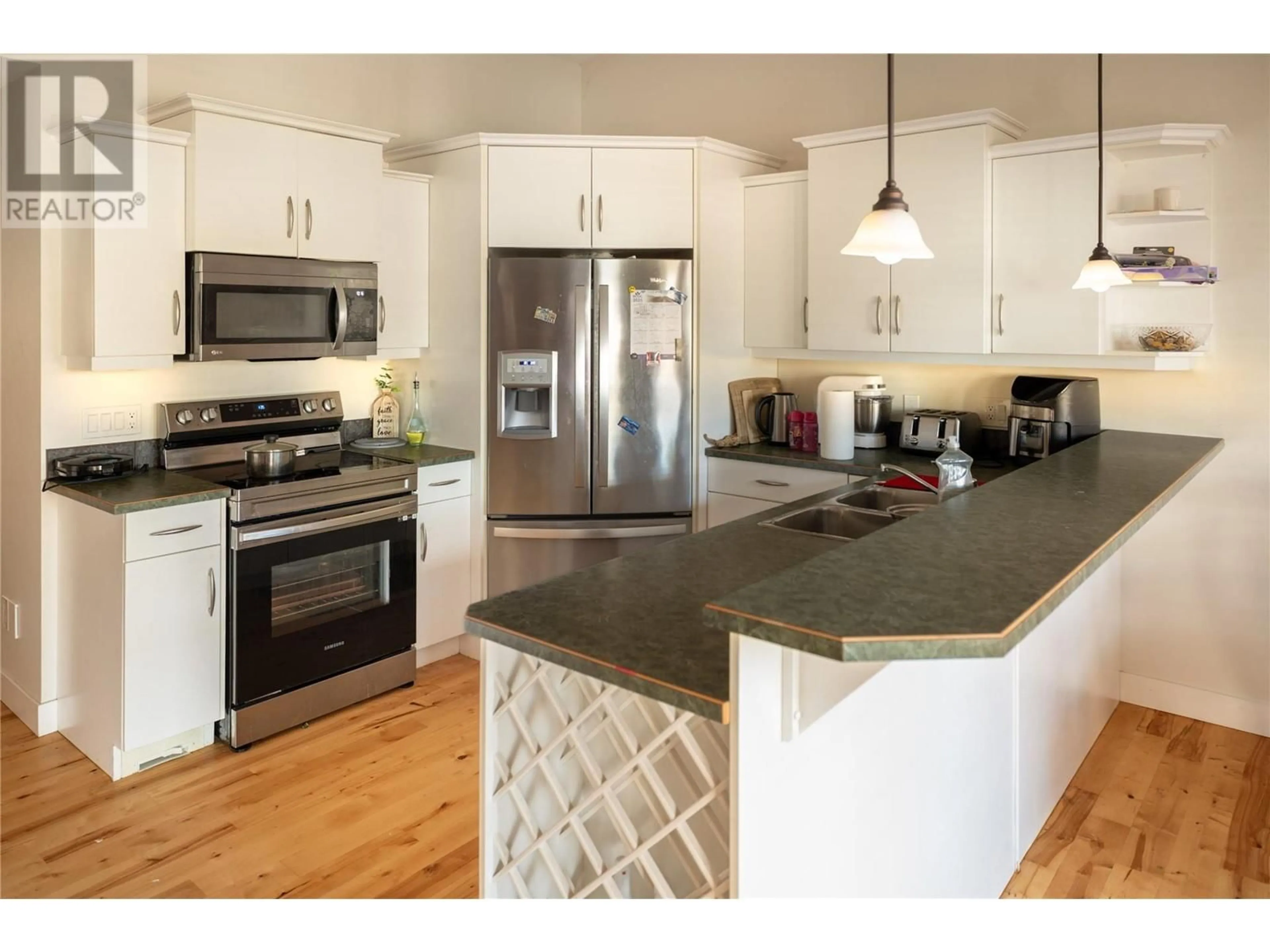 Open concept kitchen, unknown for 622 WARDLAW AVENUE, Kelowna British Columbia V1Y5B7