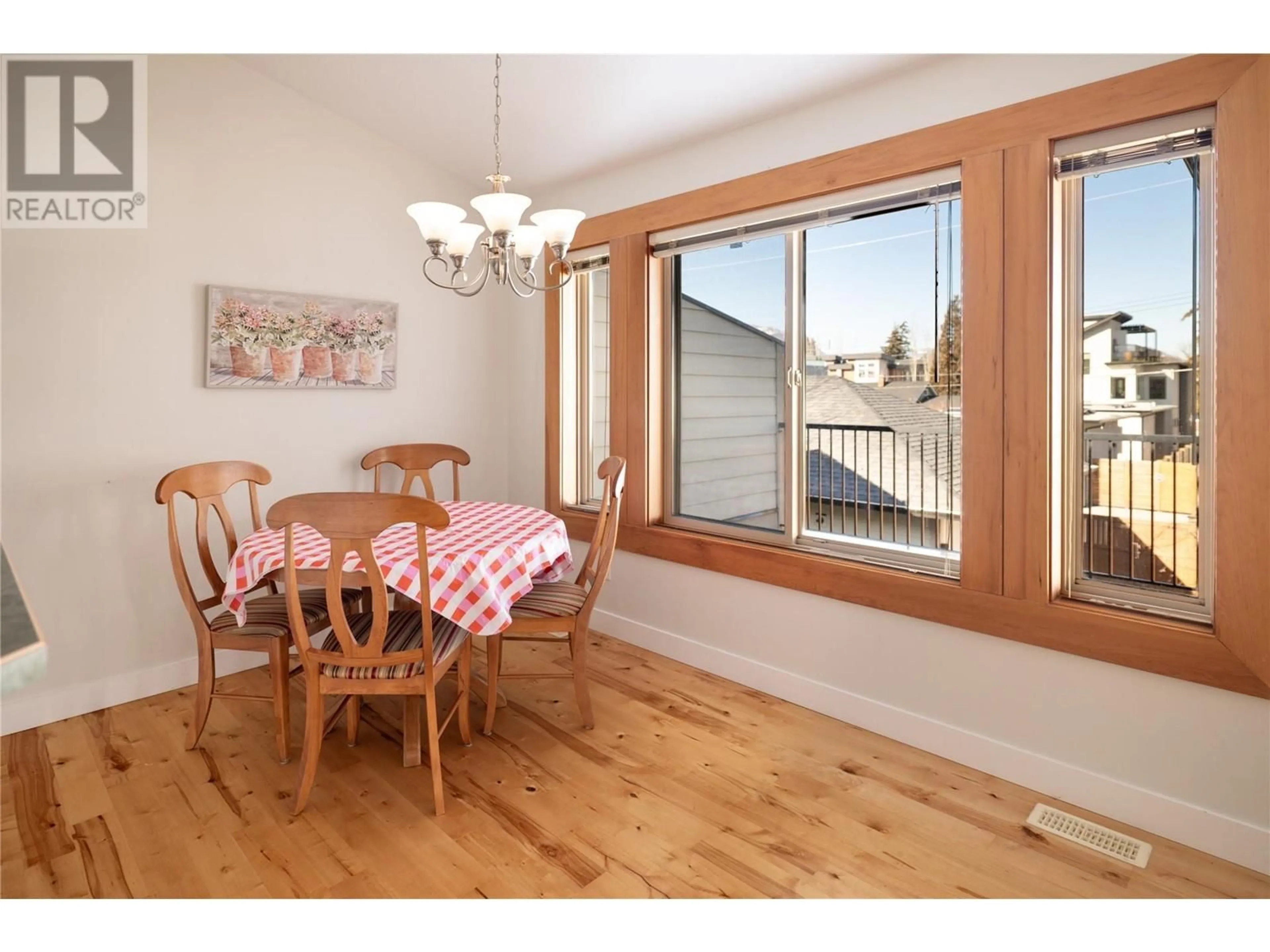 Dining room, wood/laminate floor for 622 WARDLAW AVENUE, Kelowna British Columbia V1Y5B7