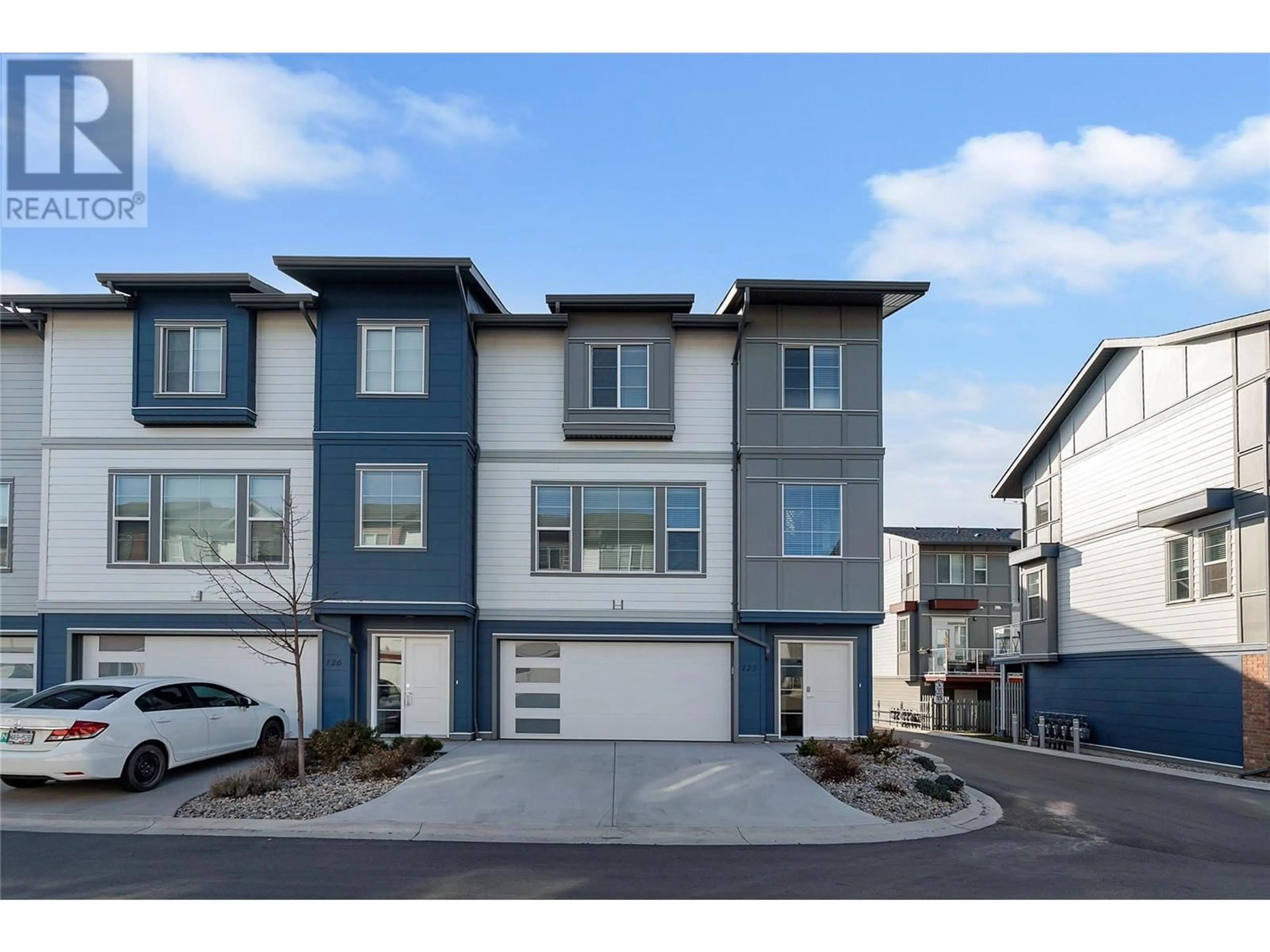 Home with vinyl exterior material, street for 125 - 4025 GELLATLY ROAD SOUTH, West Kelowna British Columbia V4T0E6