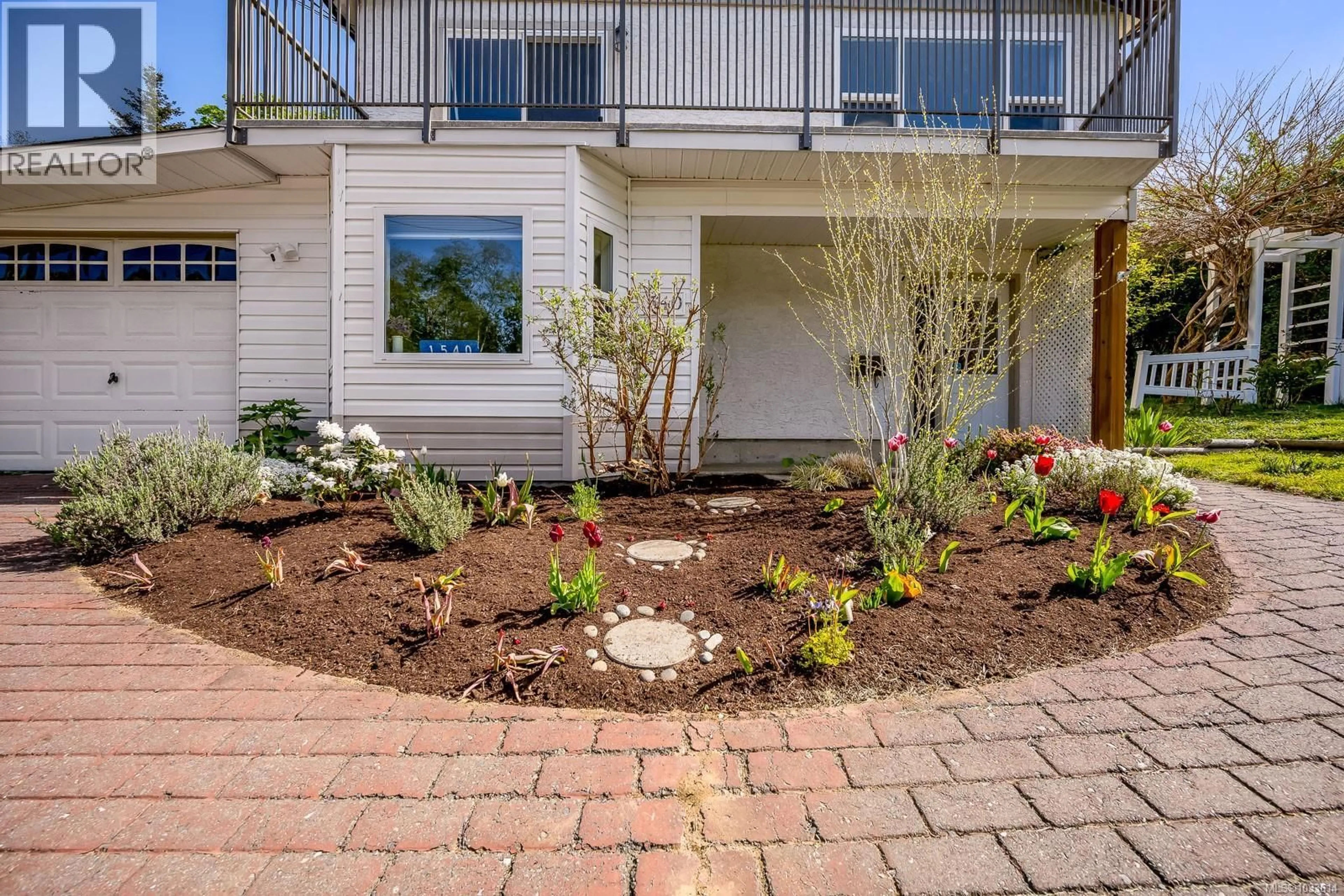 Patio, street for 1540 HOBSON AVENUE, Courtenay British Columbia V9N6N9