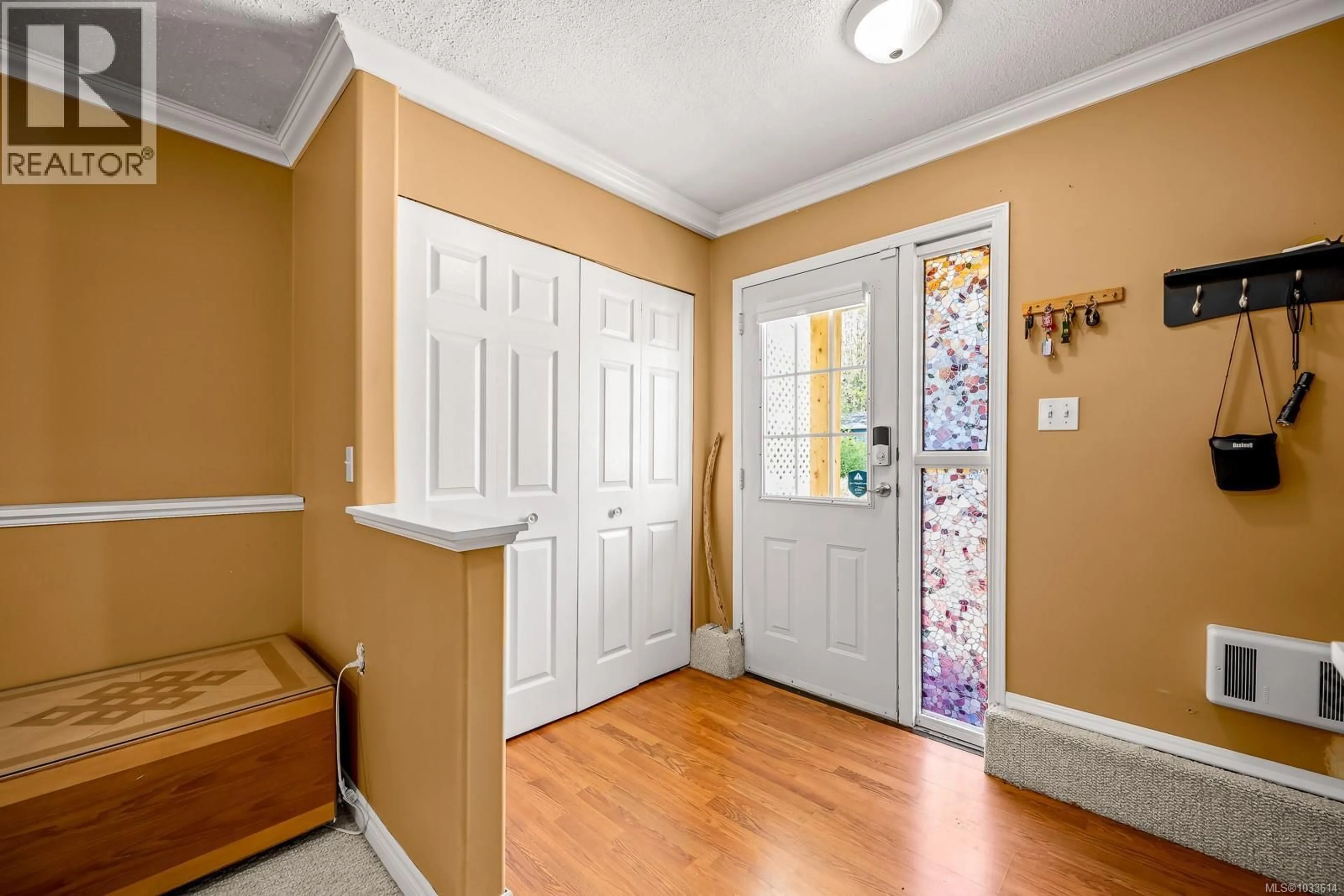 Indoor entryway for 1540 HOBSON AVENUE, Courtenay British Columbia V9N6N9
