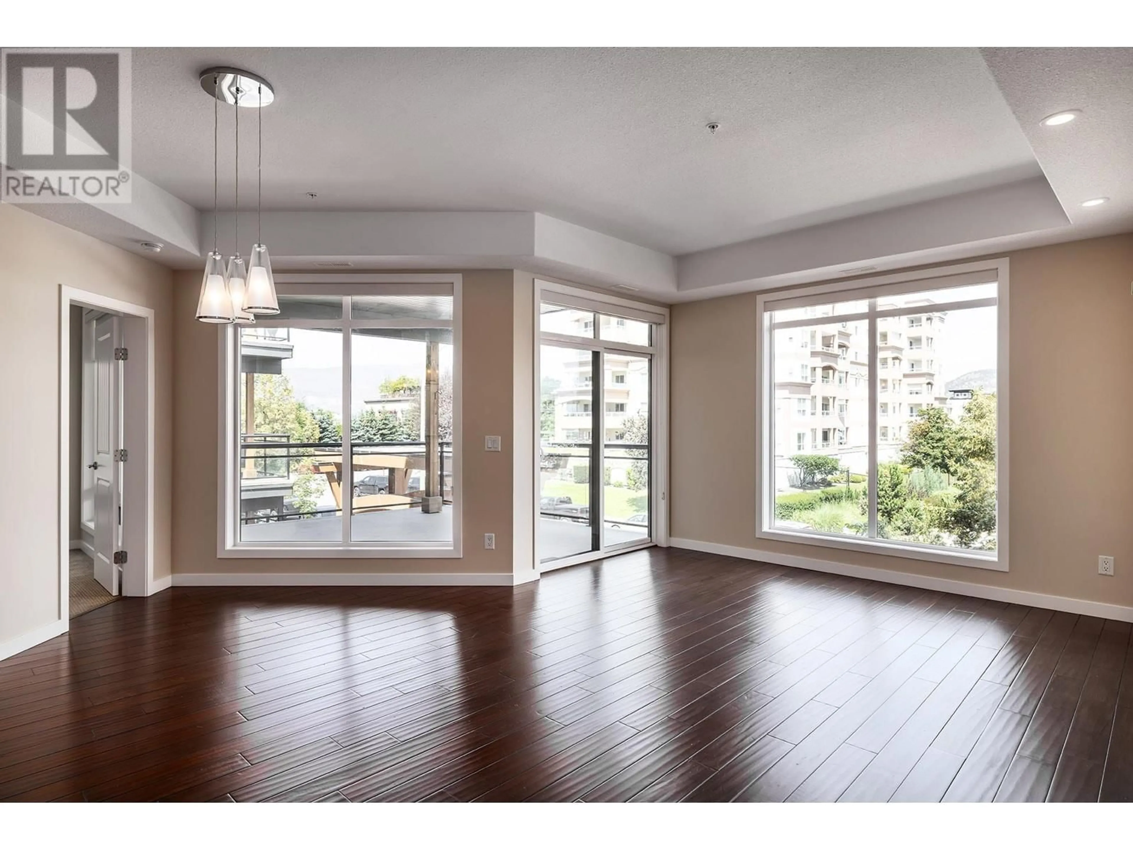 Unknown for 207 - 2011 AGASSIZ ROAD, Kelowna British Columbia V1Y4S1