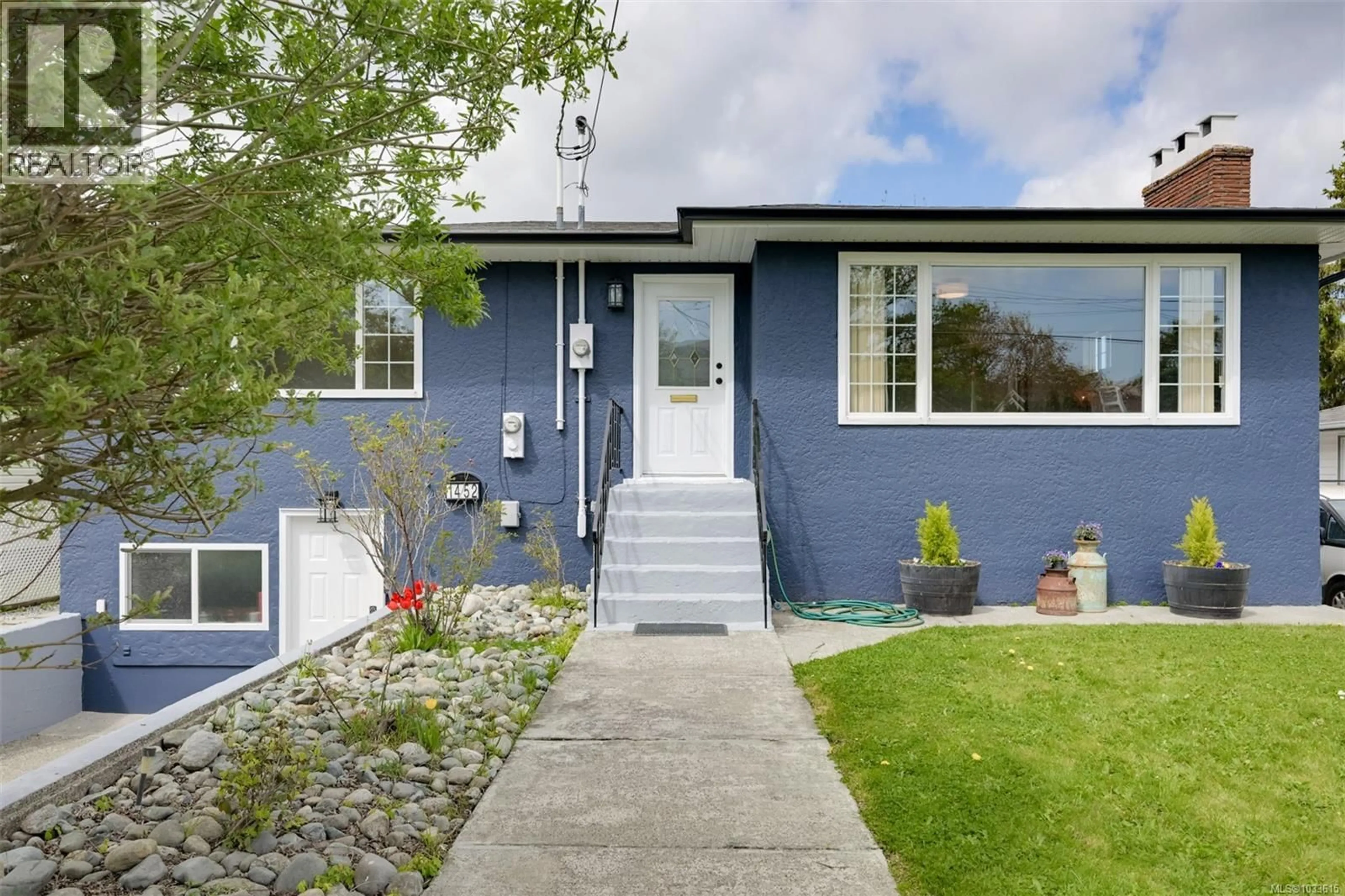 Home with vinyl exterior material, street for 1452 WESTALL AVENUE, Victoria British Columbia V8T2G5