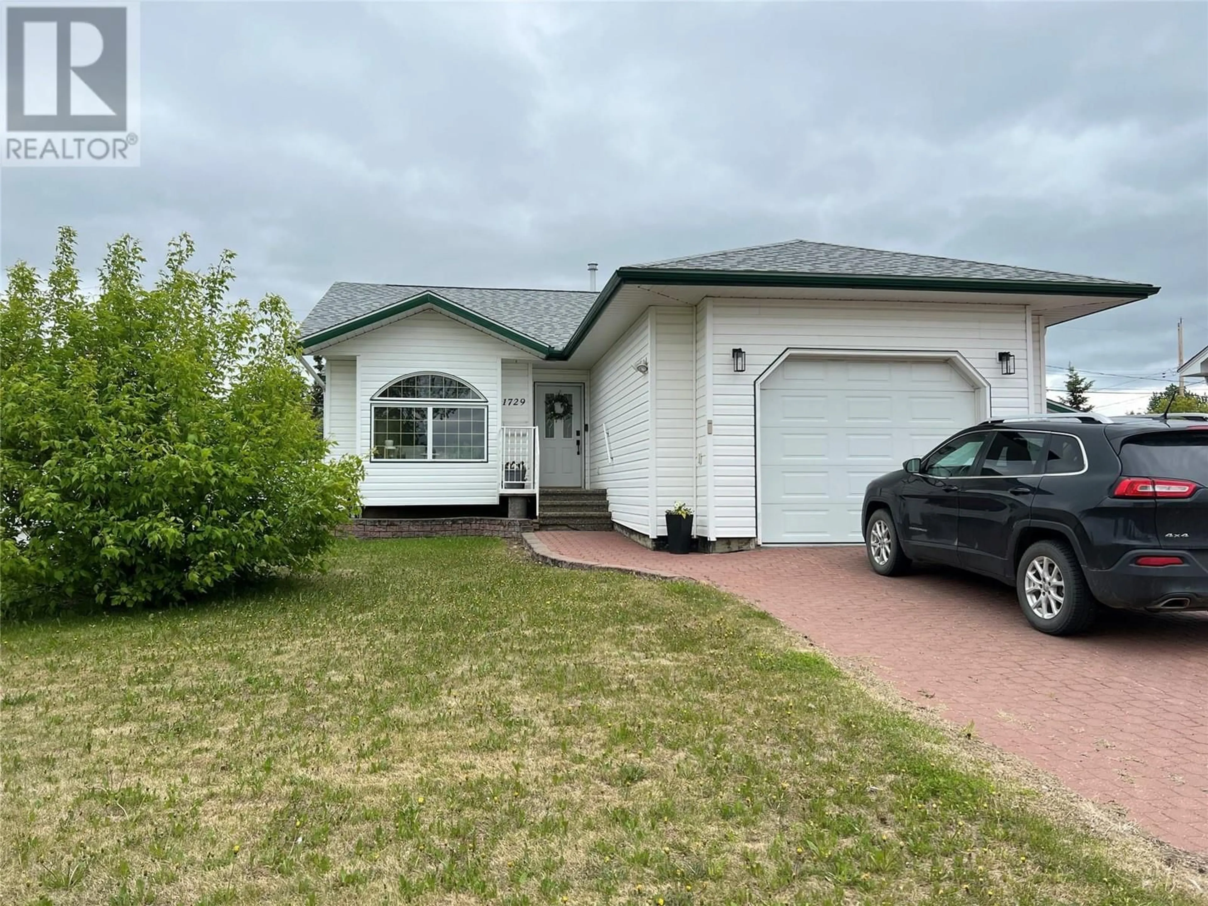 Home with vinyl exterior material, street for 1729 109 Avenue, Dawson Creek British Columbia V1G2V4