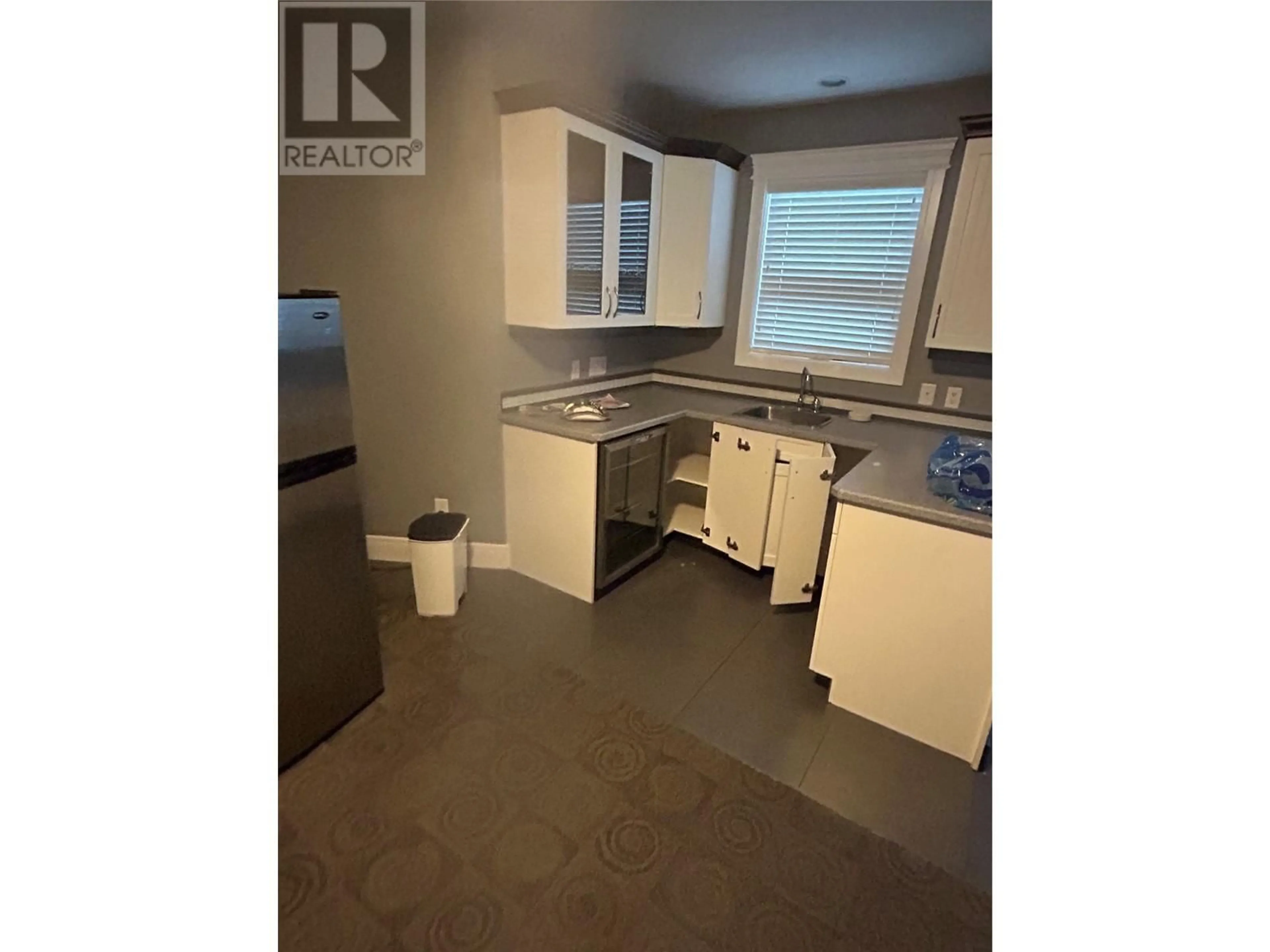 Standard kitchen, unknown for 1410 Tanemura Crescent, Kelowna British Columbia V1P1R5