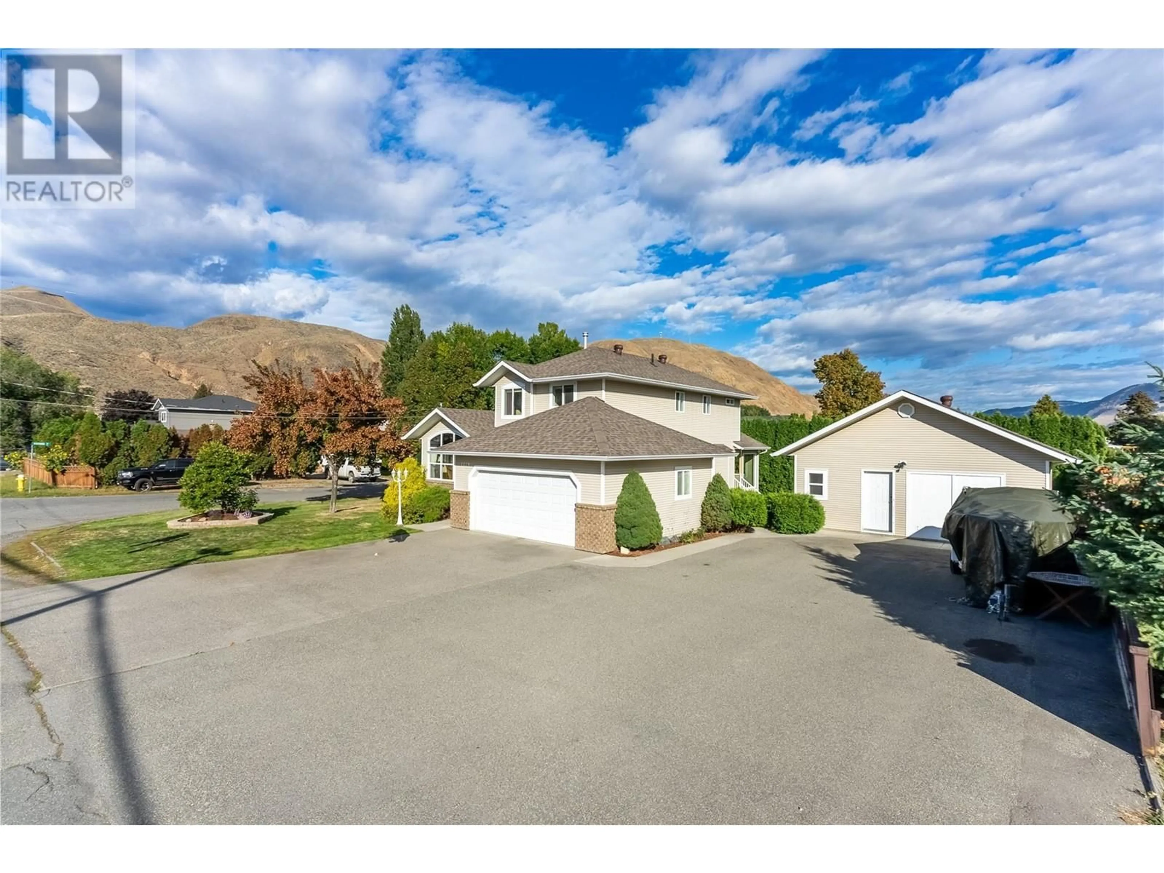 A pic from outside/outdoor area/front of a property/back of a property/a pic from drone, mountain view for 1129 CRESTLINE Street, Kamloops British Columbia V2B5Y5