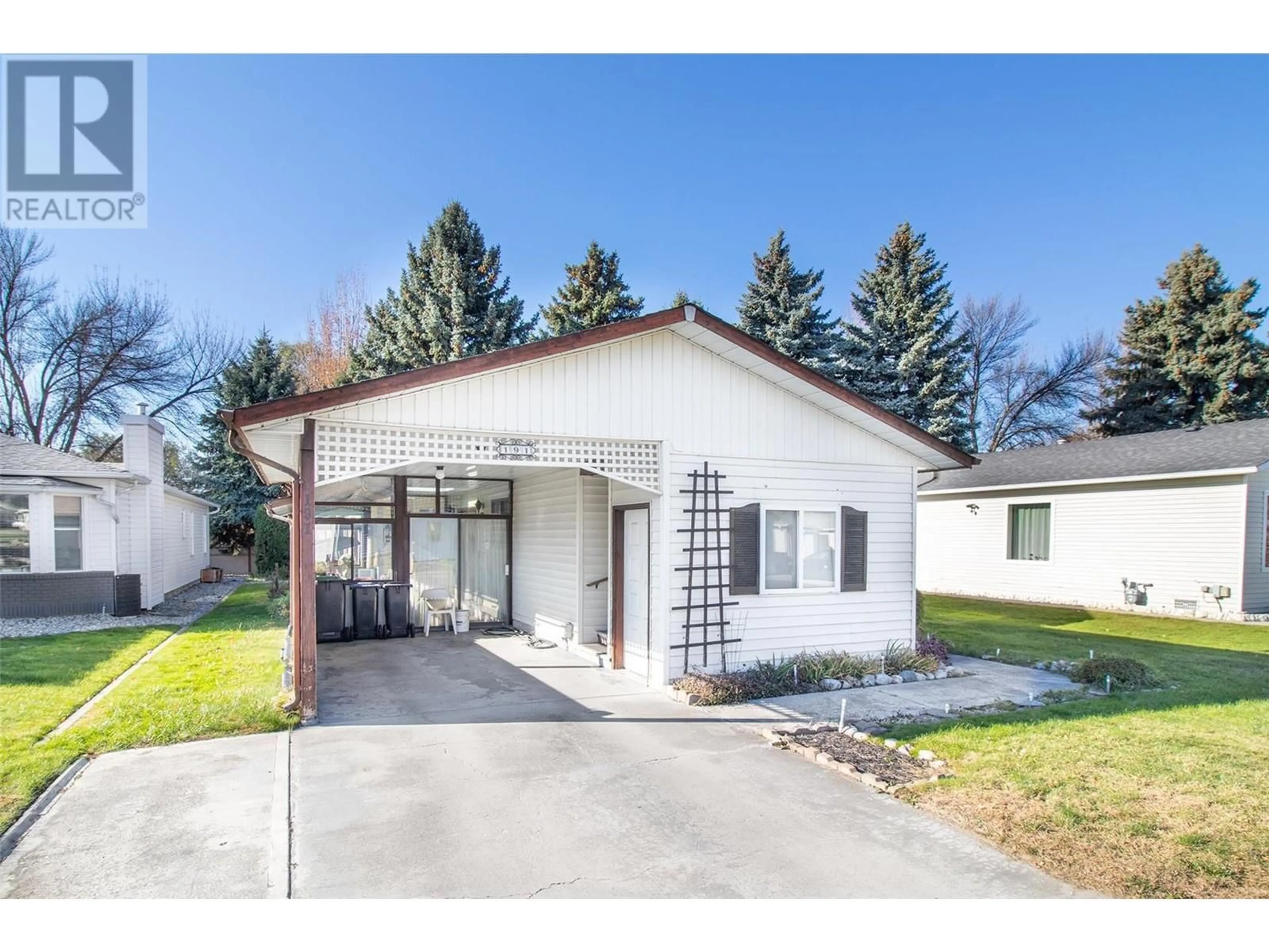 Indoor garage for 1255 Raymer Avenue Unit# 191, Kelowna British Columbia V1W3S3