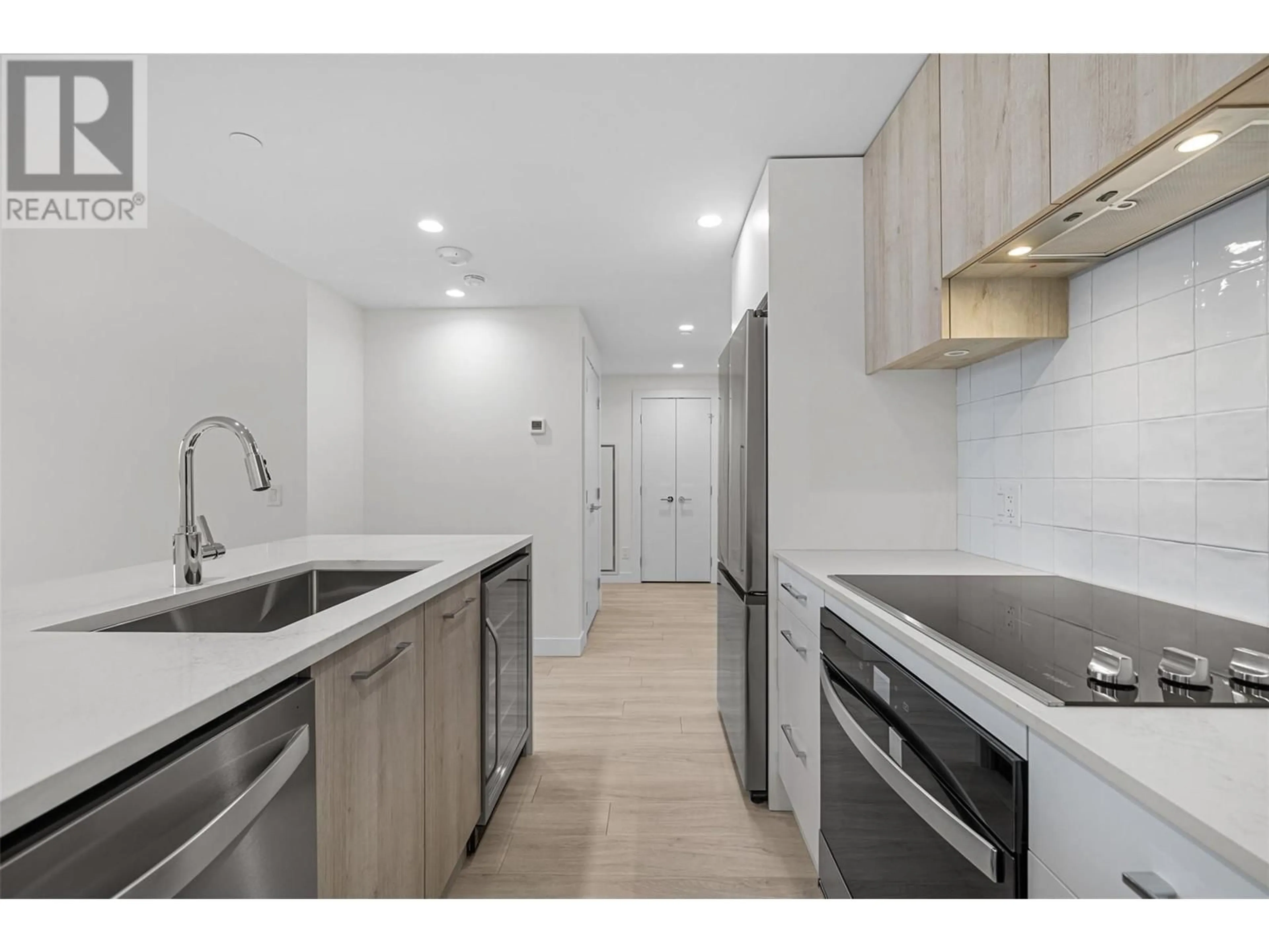 Standard kitchen, unknown for 1106 - 3699 CAPOZZI ROAD, Kelowna British Columbia V1W0G3