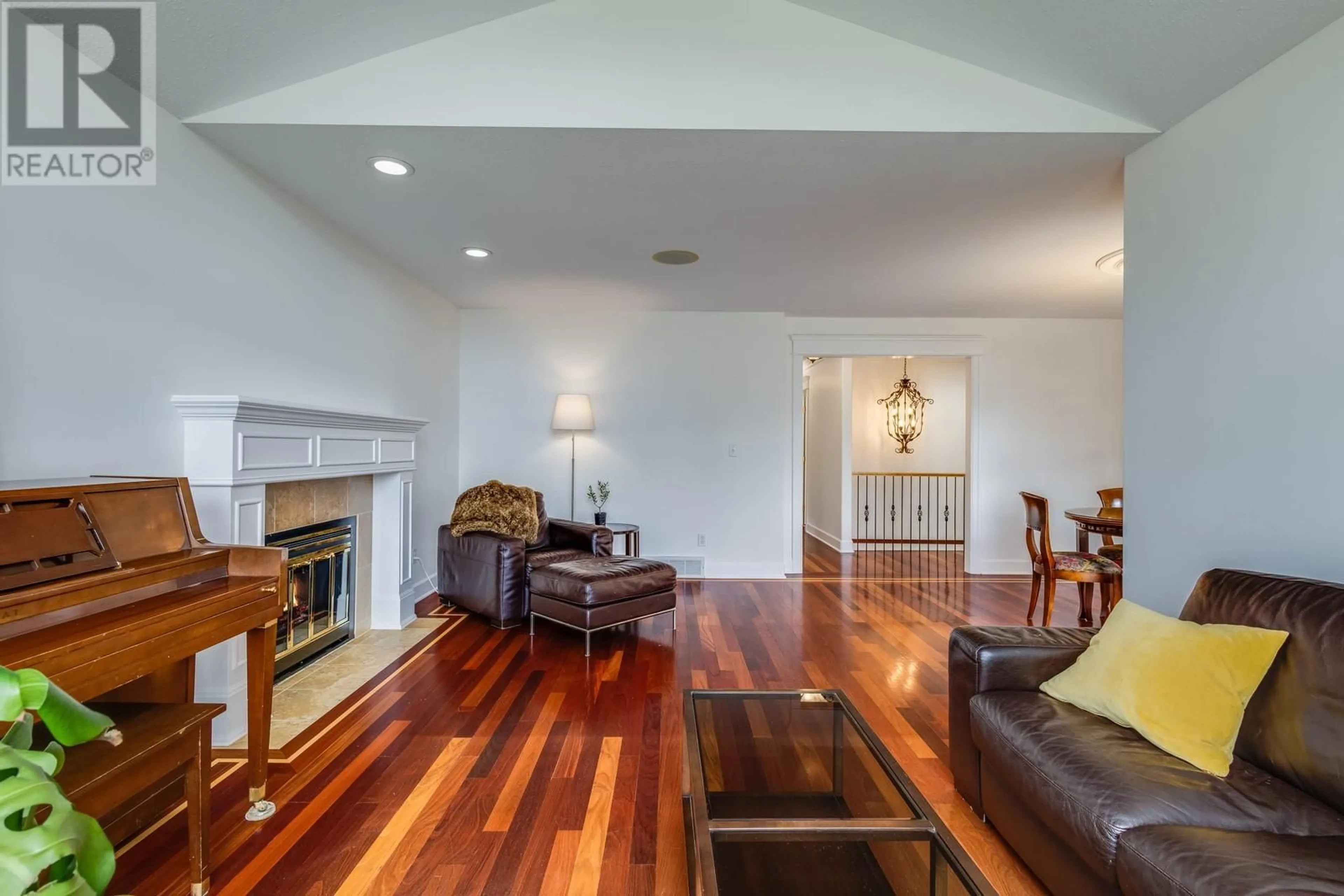 Living room with furniture, wood/laminate floor for 157 MAGIC DRIVE, Kelowna British Columbia V1V1N2