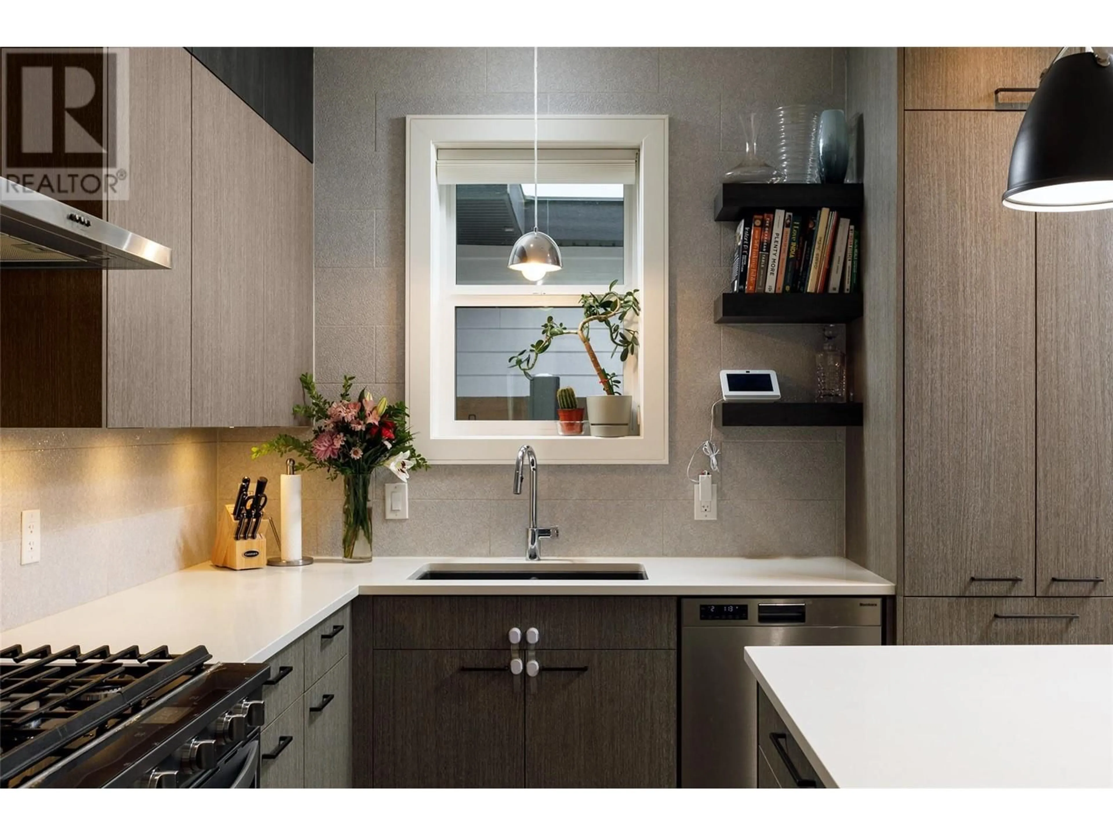 Contemporary kitchen, unknown for 805 Burne Avenue Unit# 2, Kelowna British Columbia V1Y5P6