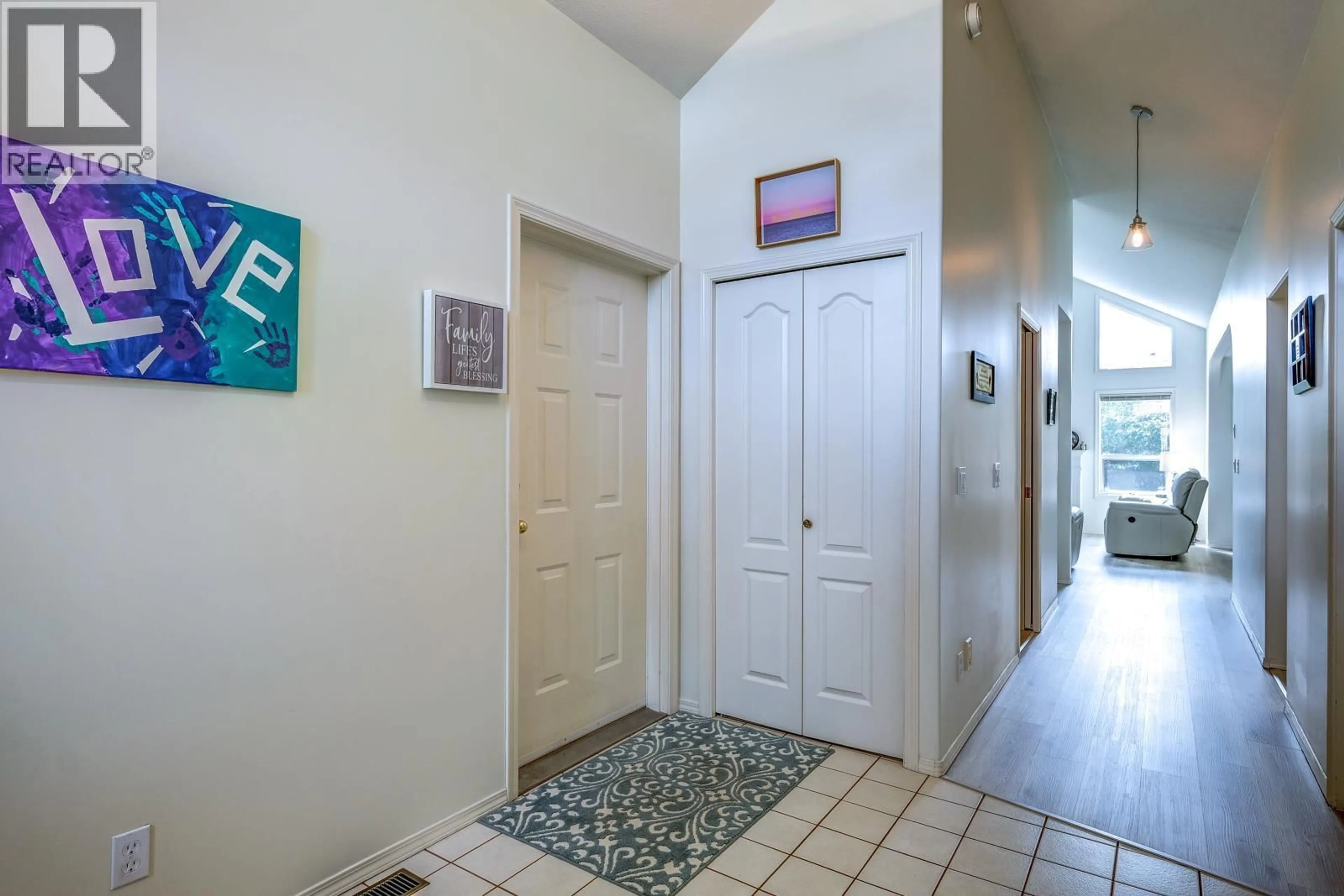 Indoor entryway for 318 - 650 LEXINGTON DRIVE, Kelowna British Columbia V1W3B6