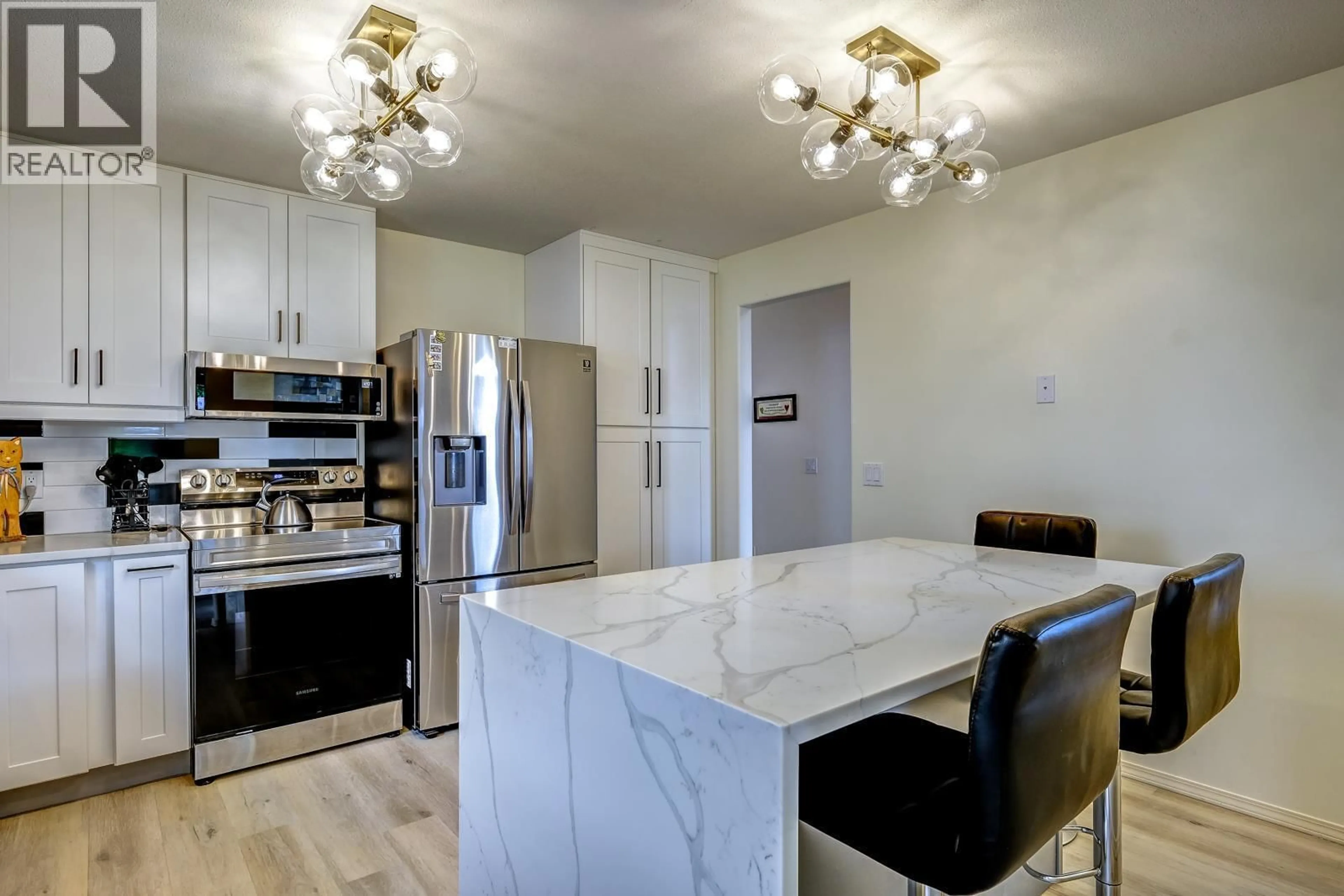 Open concept kitchen, ceramic/tile floor for 318 - 650 LEXINGTON DRIVE, Kelowna British Columbia V1W3B6