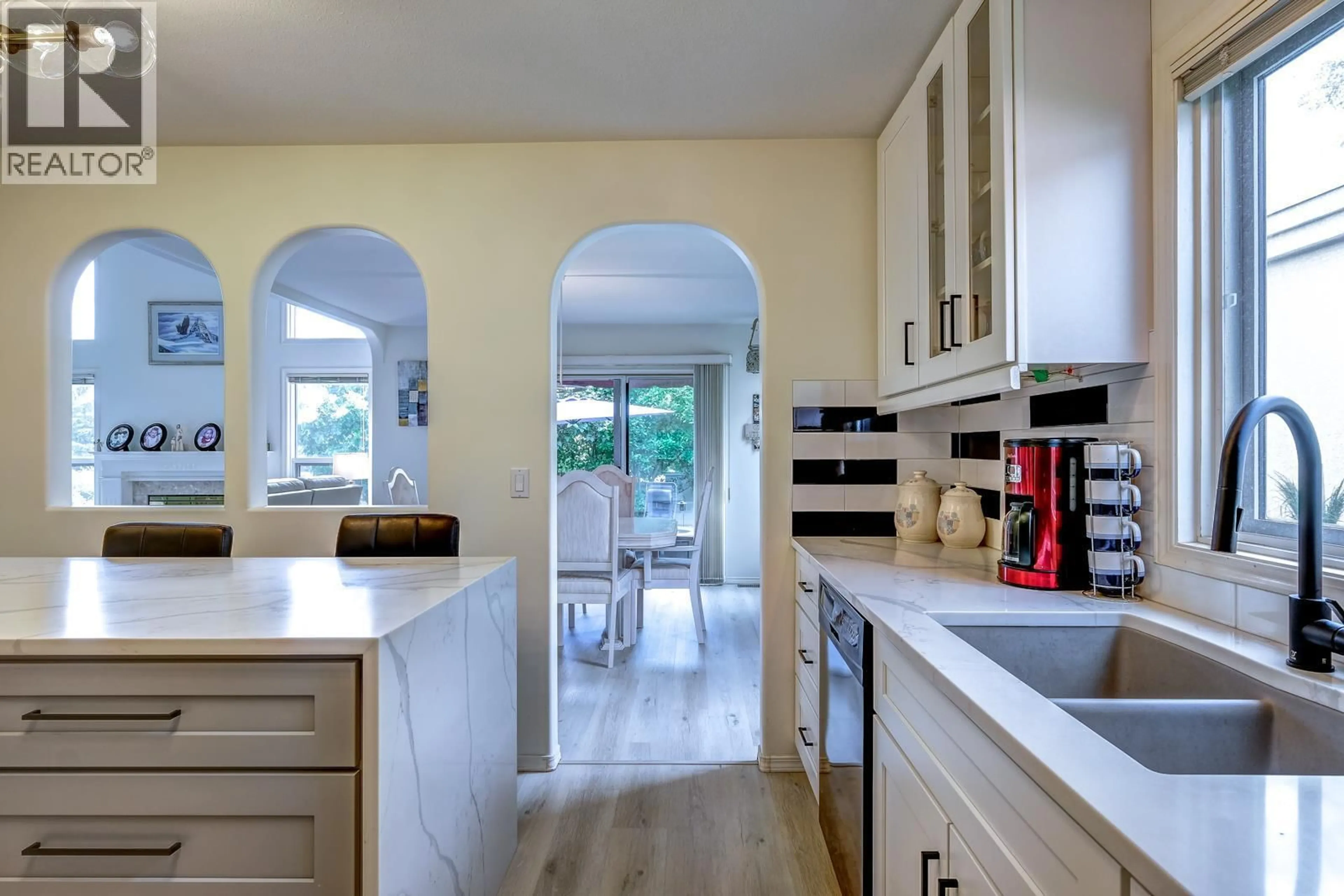Open concept kitchen, ceramic/tile floor for 318 - 650 LEXINGTON DRIVE, Kelowna British Columbia V1W3B6