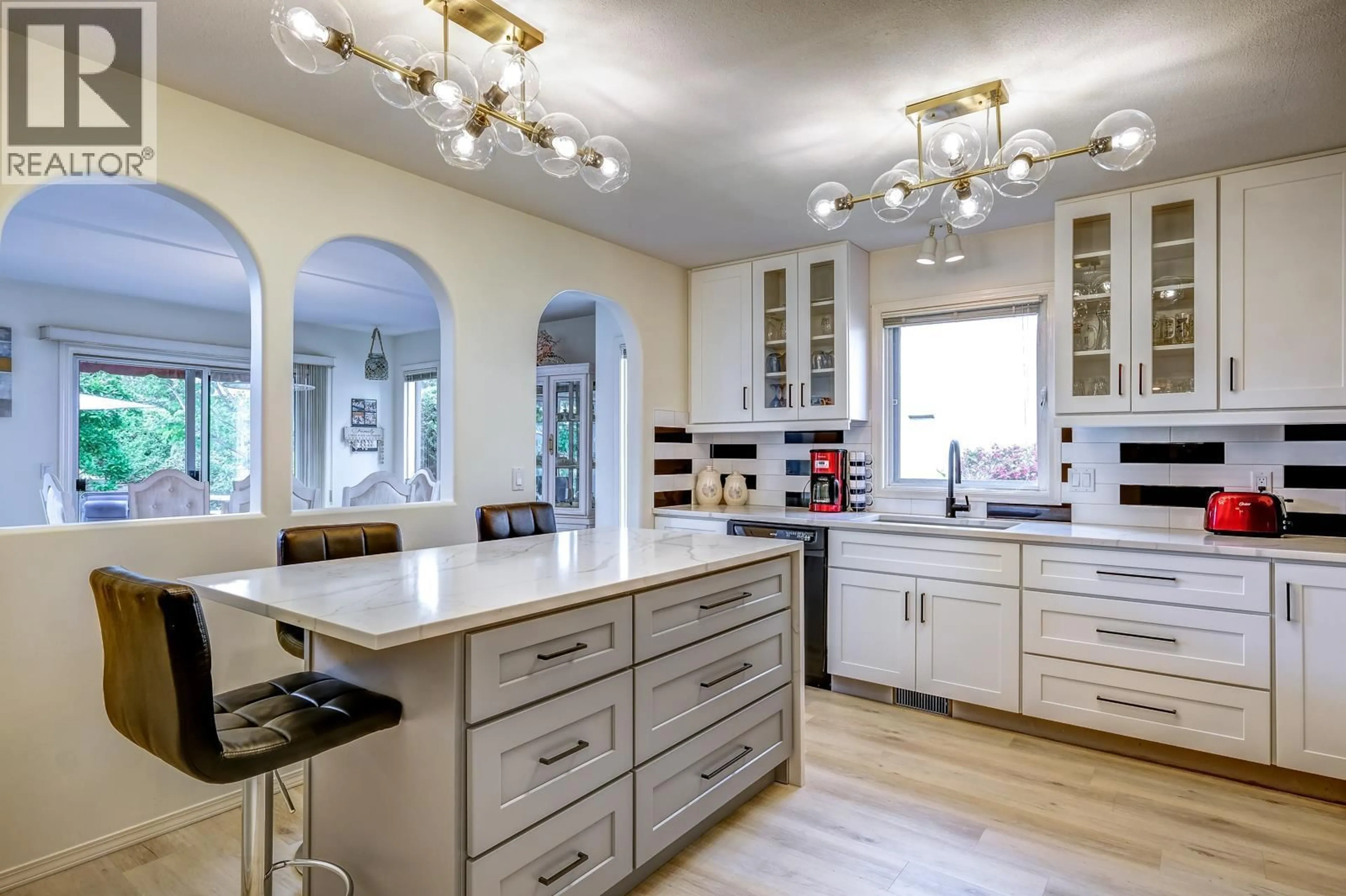 Open concept kitchen, ceramic/tile floor for 318 - 650 LEXINGTON DRIVE, Kelowna British Columbia V1W3B6