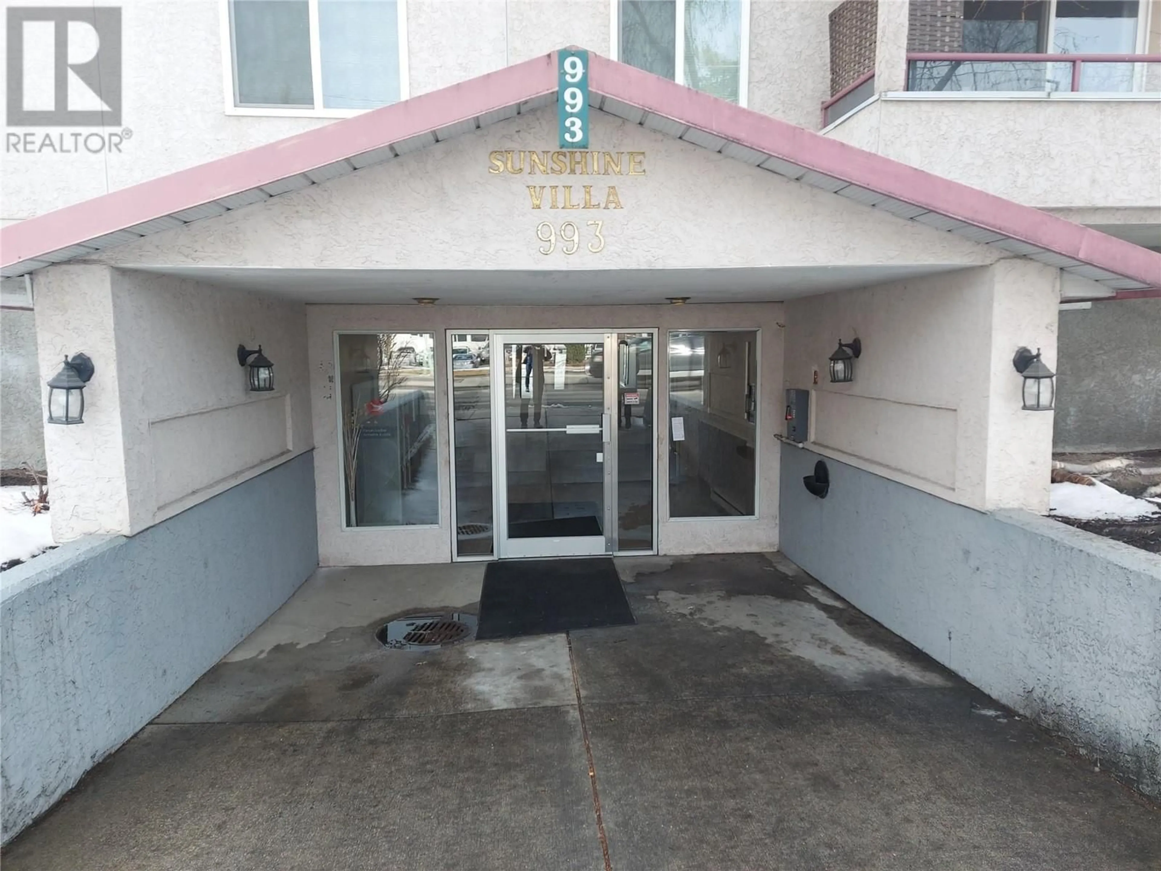 Indoor foyer for 203 - 993 KLO ROAD, Kelowna British Columbia V1Y9L2