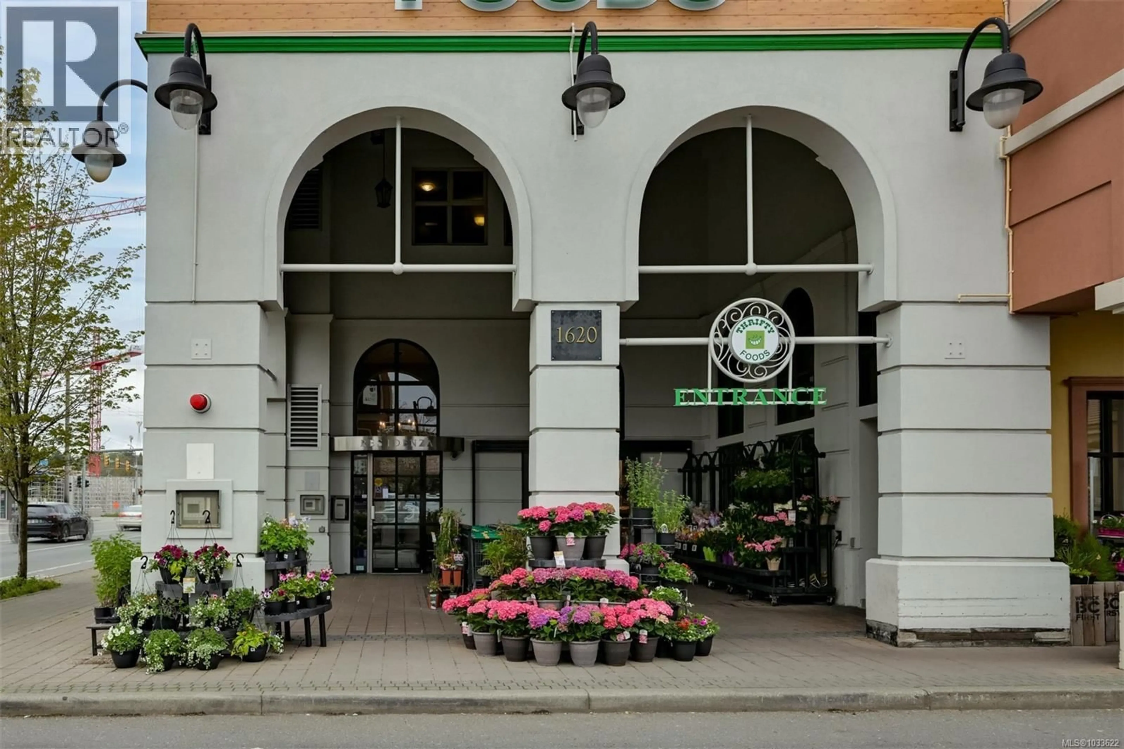 Lobby for 204 - 1620 MCKENZIE AVENUE, Saanich British Columbia V8N0A1