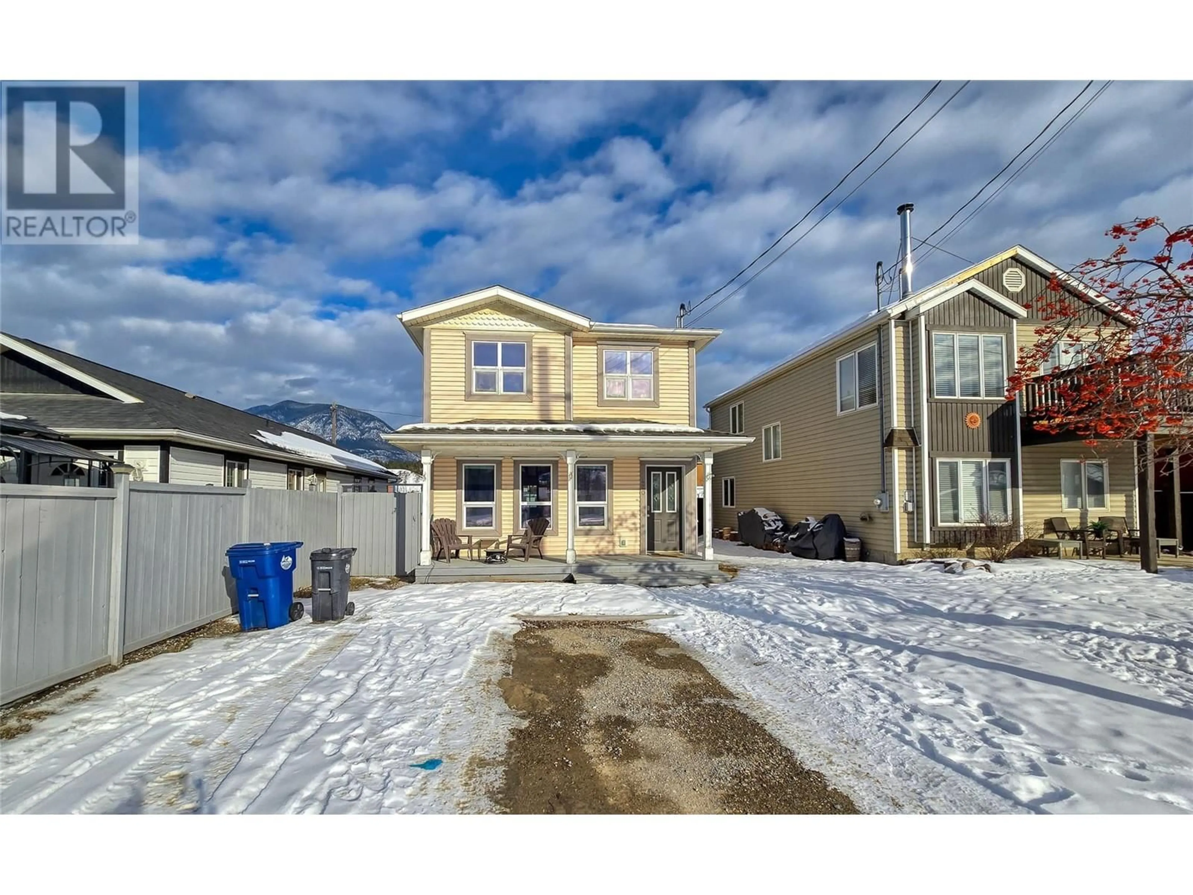 Home with vinyl exterior material, street for 420 FOURTH Avenue, Invermere British Columbia V0A1K7