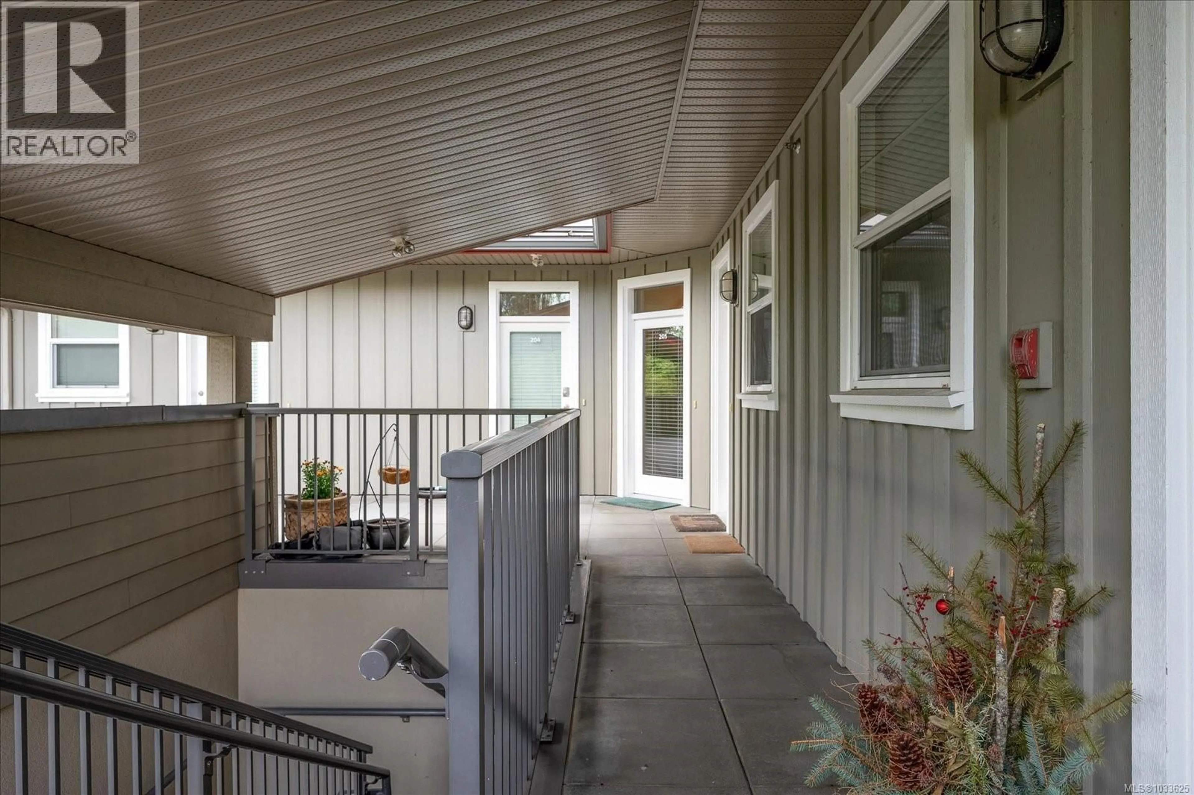 Patio, street for 205 - 5170 DUNSTER ROAD, Nanaimo British Columbia V9T2Z2