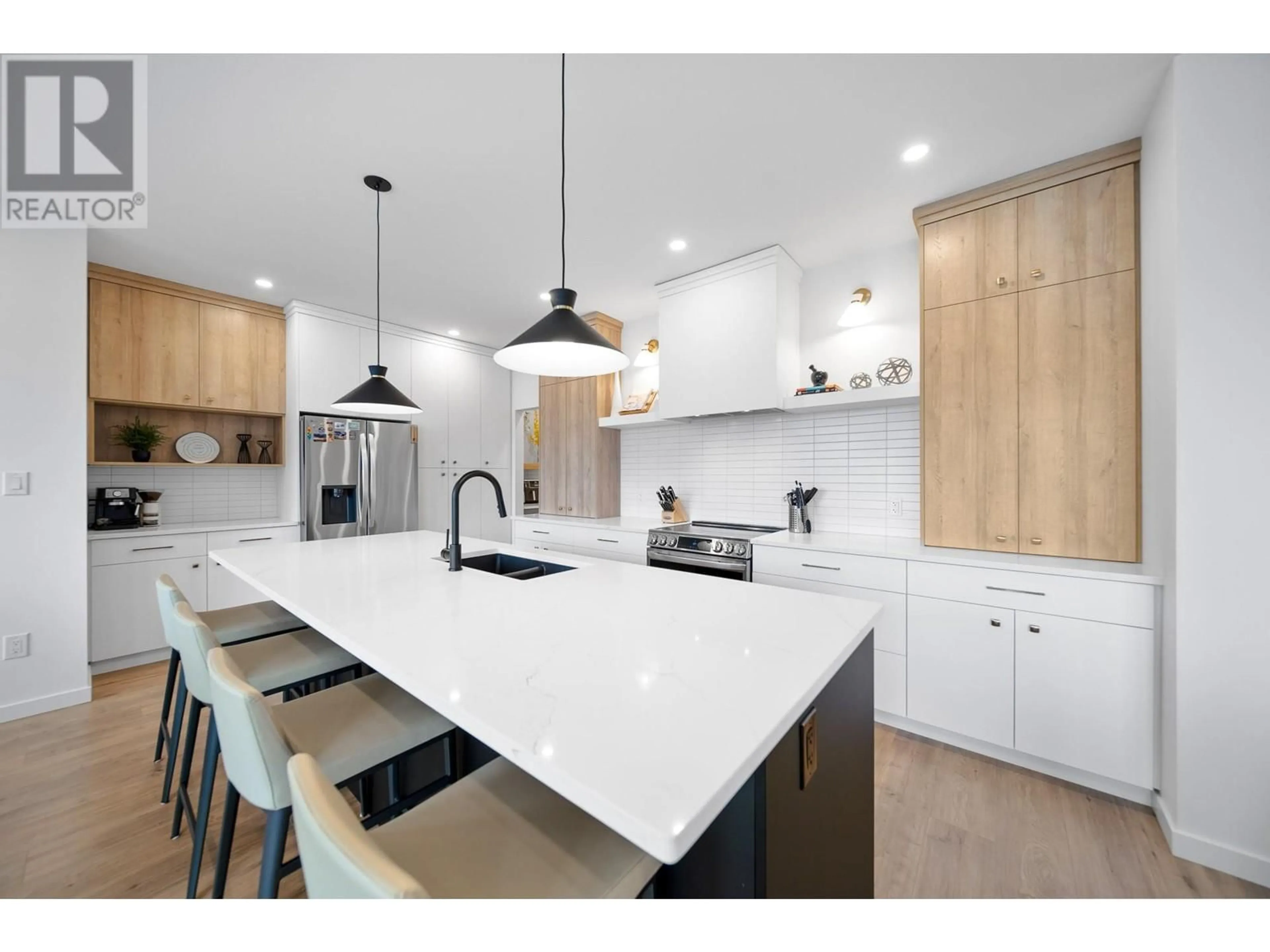 Contemporary kitchen, unknown for 2182 GALORE CRESCENT, Kamloops British Columbia V2E0E4