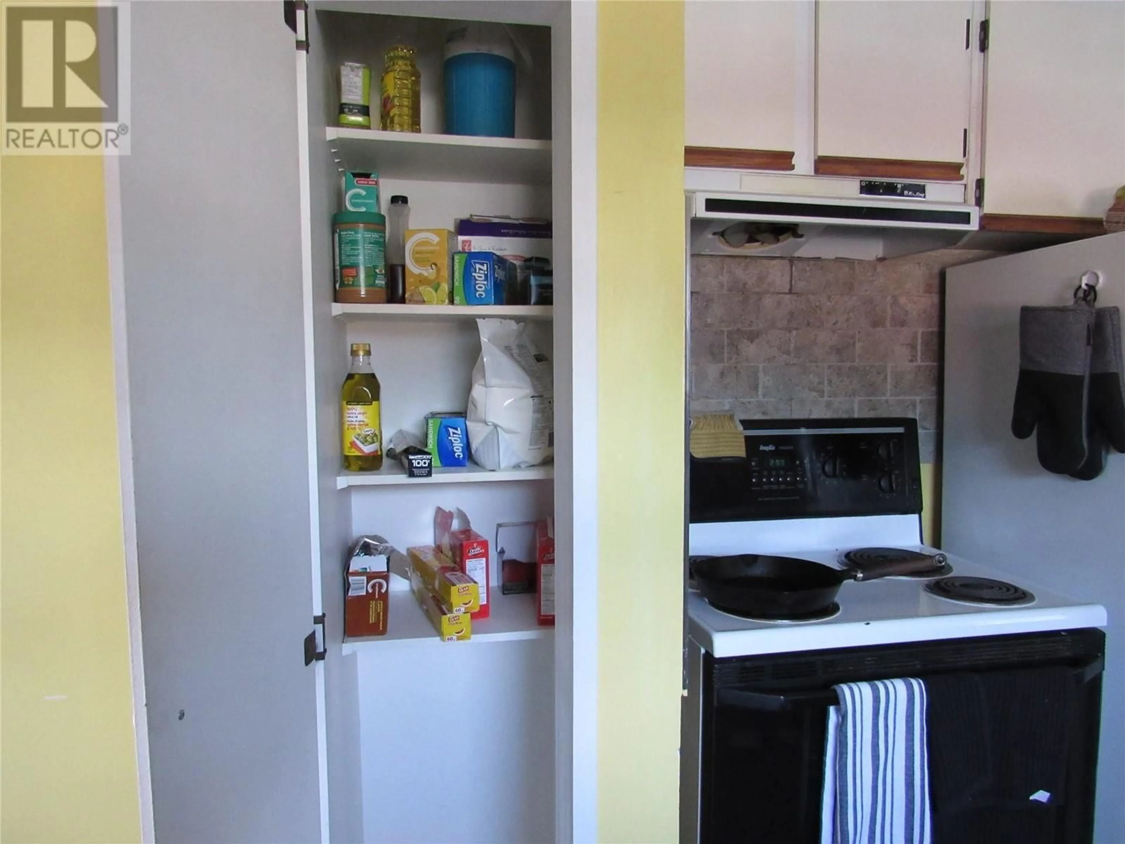 Standard kitchen, unknown for 2532 10th Avenue Lot# 16, Castlegar British Columbia V1N3A2