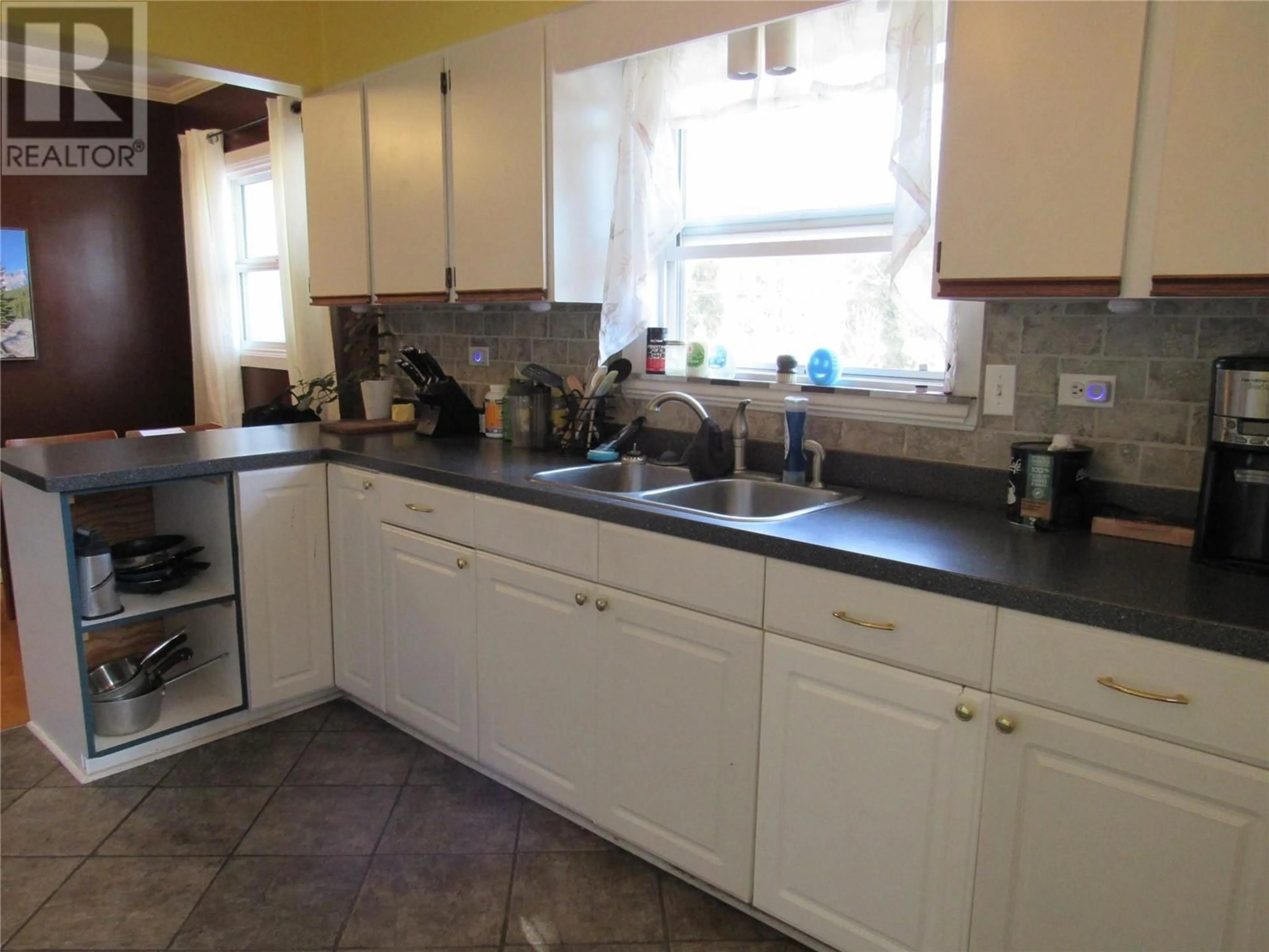 Standard kitchen, ceramic/tile floor for 2532 10th Avenue Lot# 16, Castlegar British Columbia V1N3A2