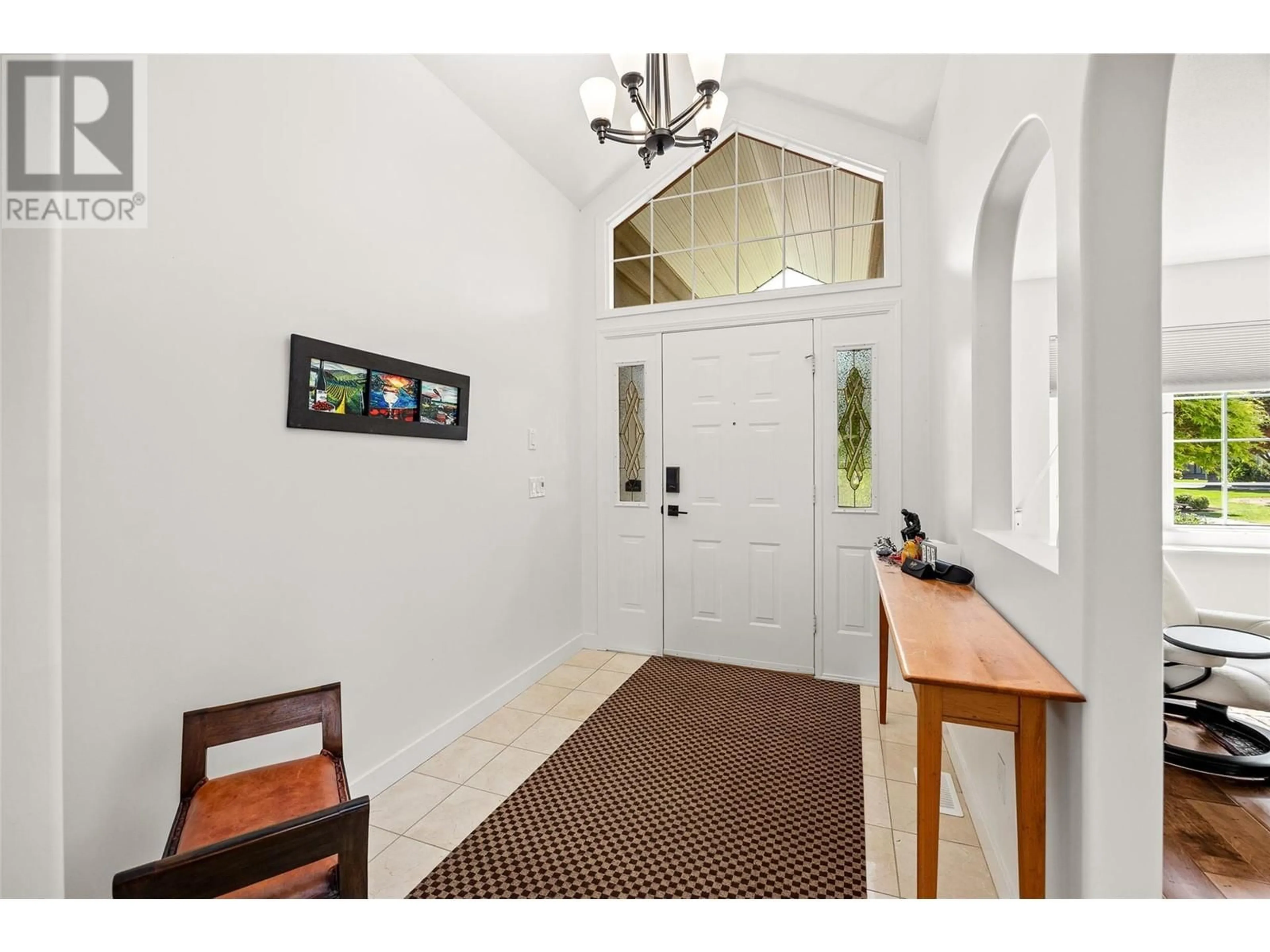 Indoor entryway for 304 - 650 LEXINGTON DRIVE, Kelowna British Columbia V1W3B6