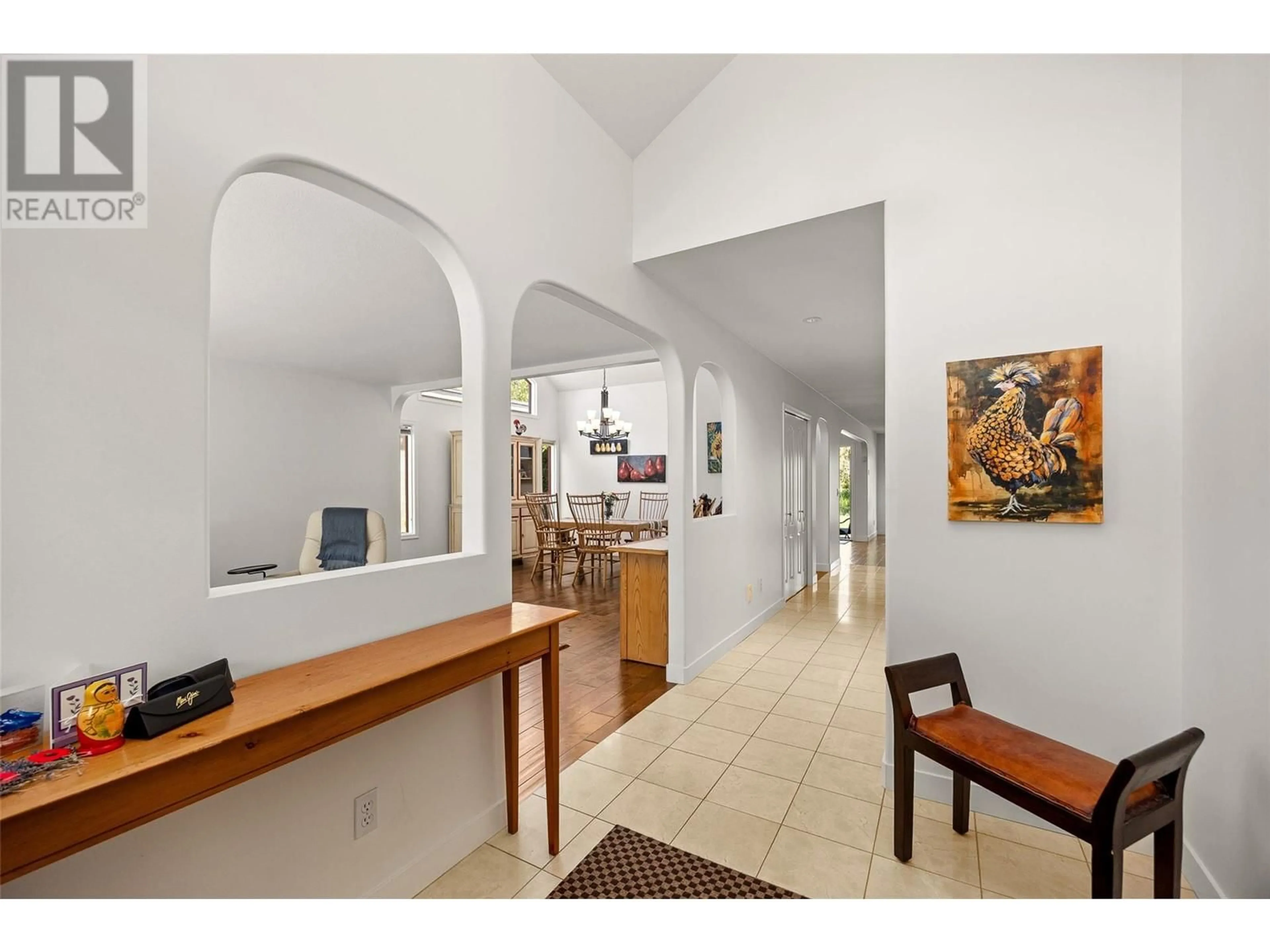 Indoor foyer for 304 - 650 LEXINGTON DRIVE, Kelowna British Columbia V1W3B6