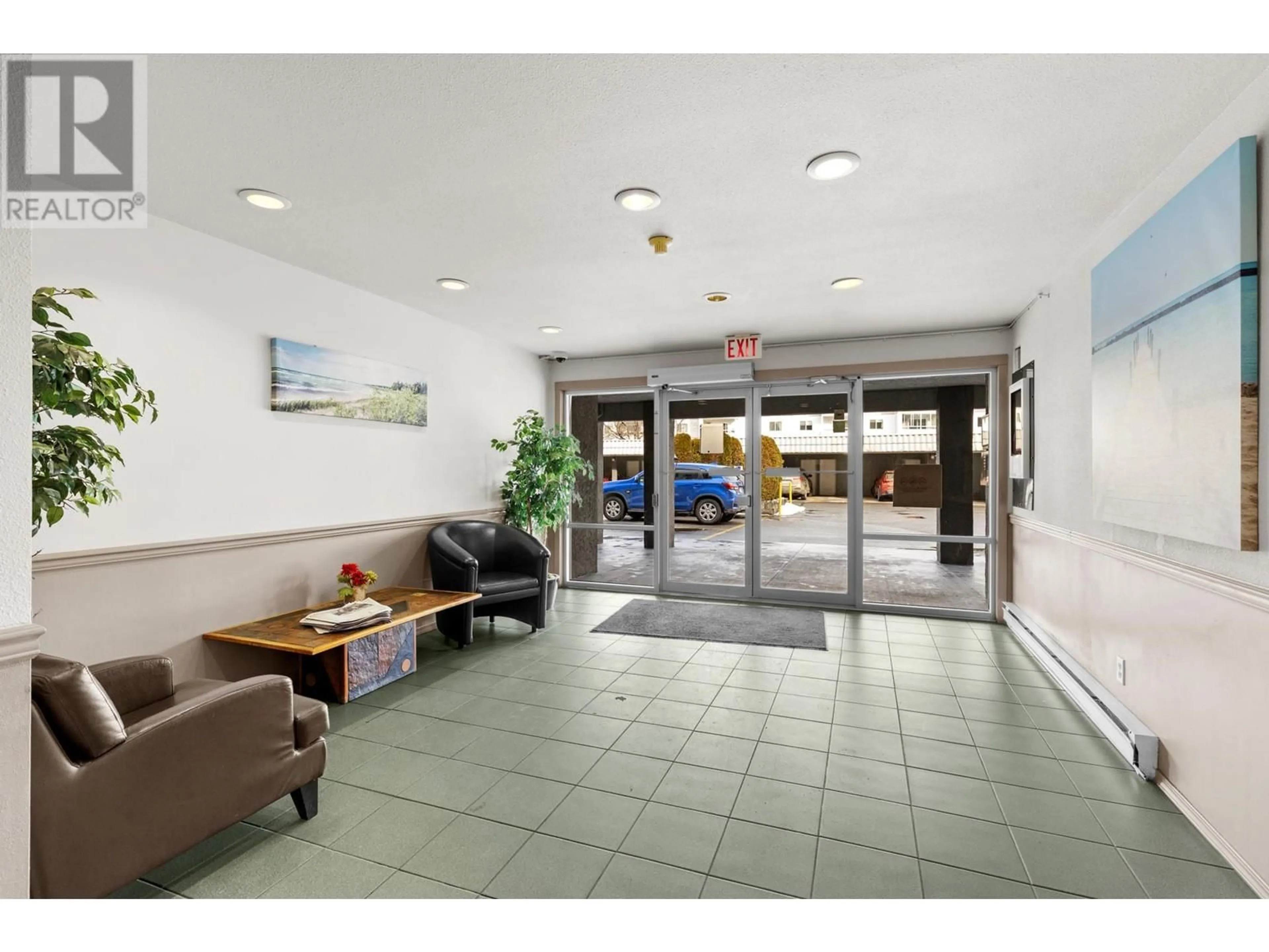 Lobby for 305 - 3175 DE MONTREUIL COURT, Kelowna British Columbia V1W3W2