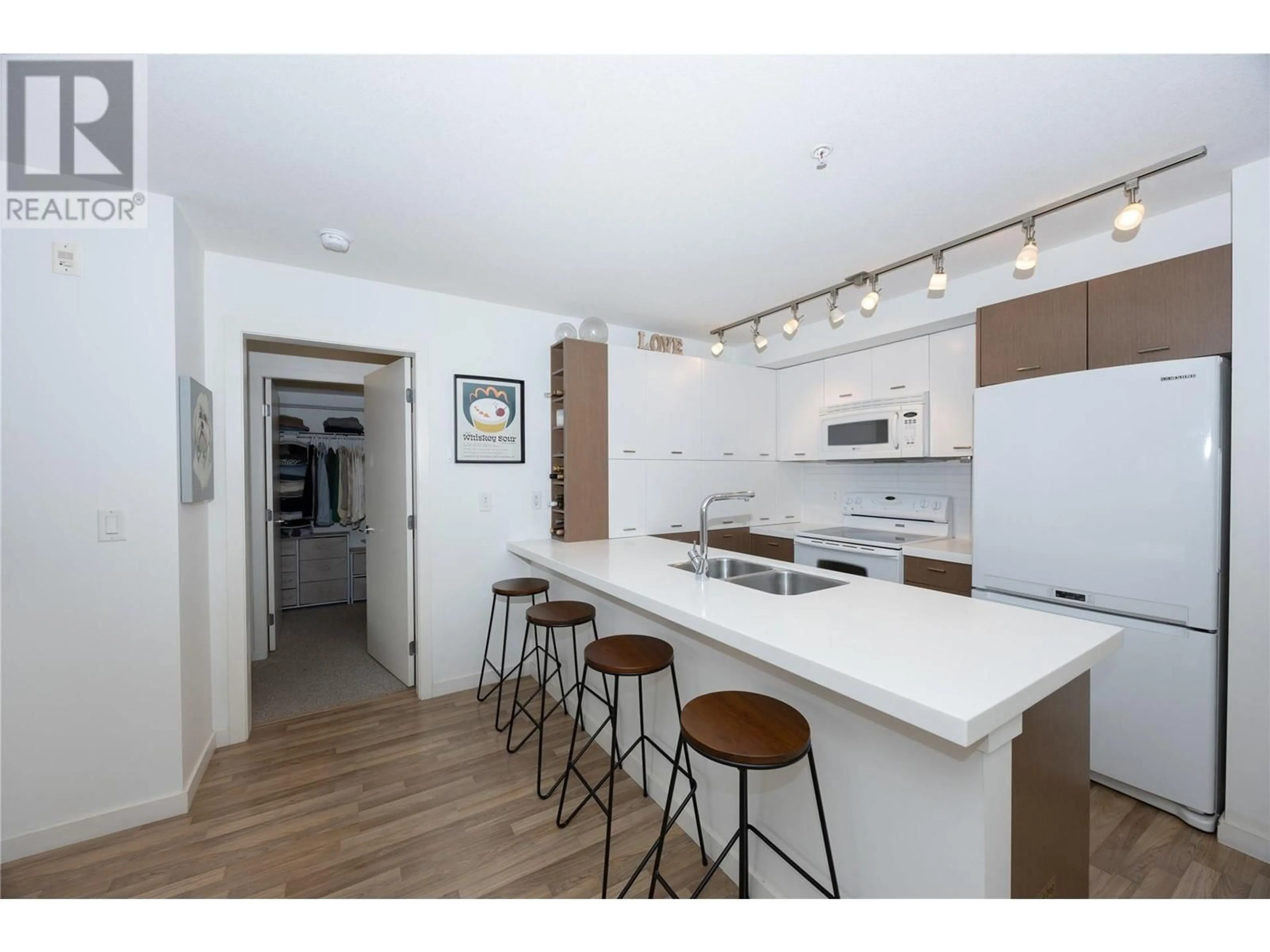 Open concept kitchen, unknown for 1550 Dickson Avenue Unit# 202, Kelowna British Columbia V1Y9Y8