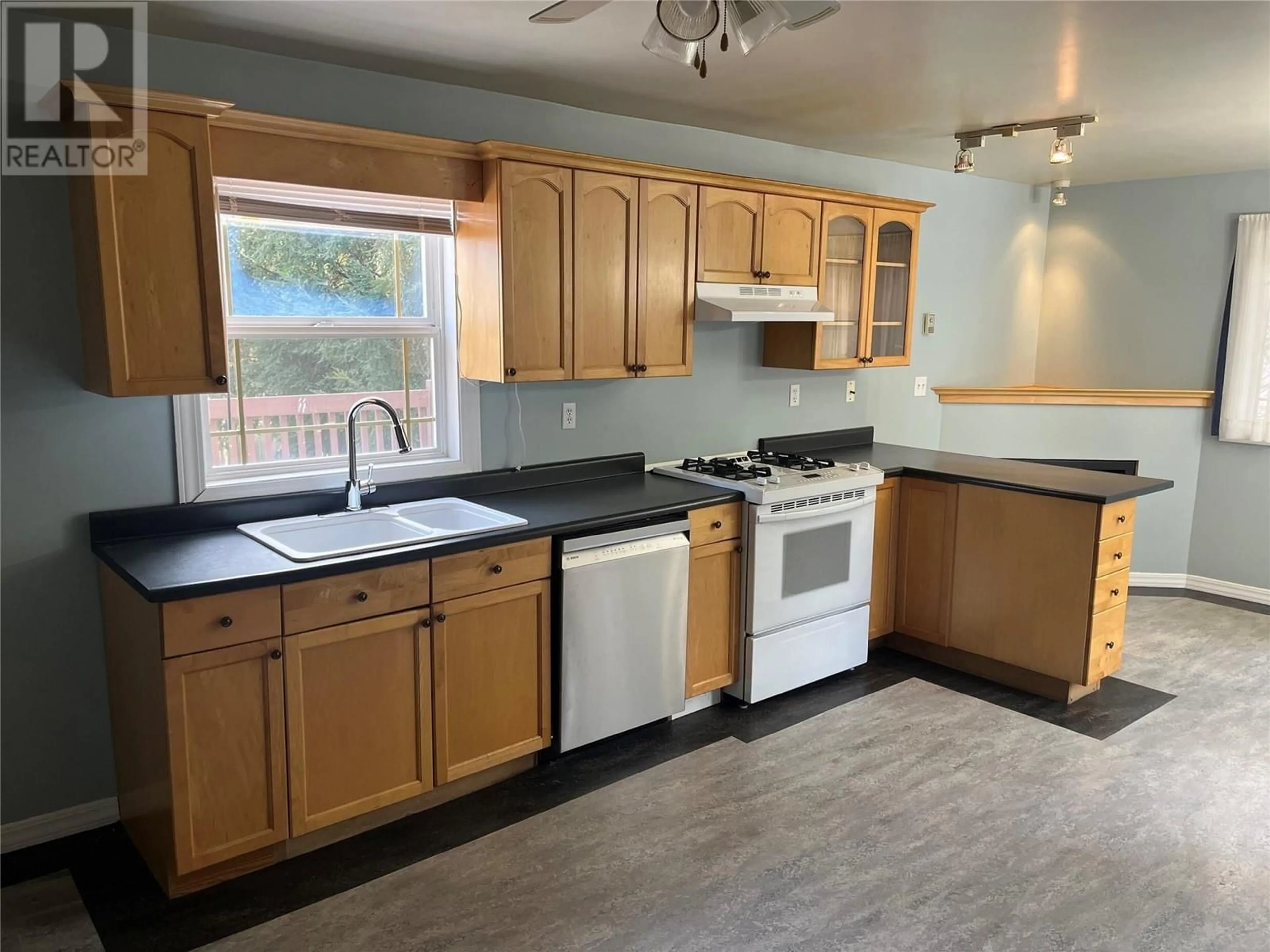 Standard kitchen, unknown for 2637 10TH AVENUE, Castlegar British Columbia V1N3A4