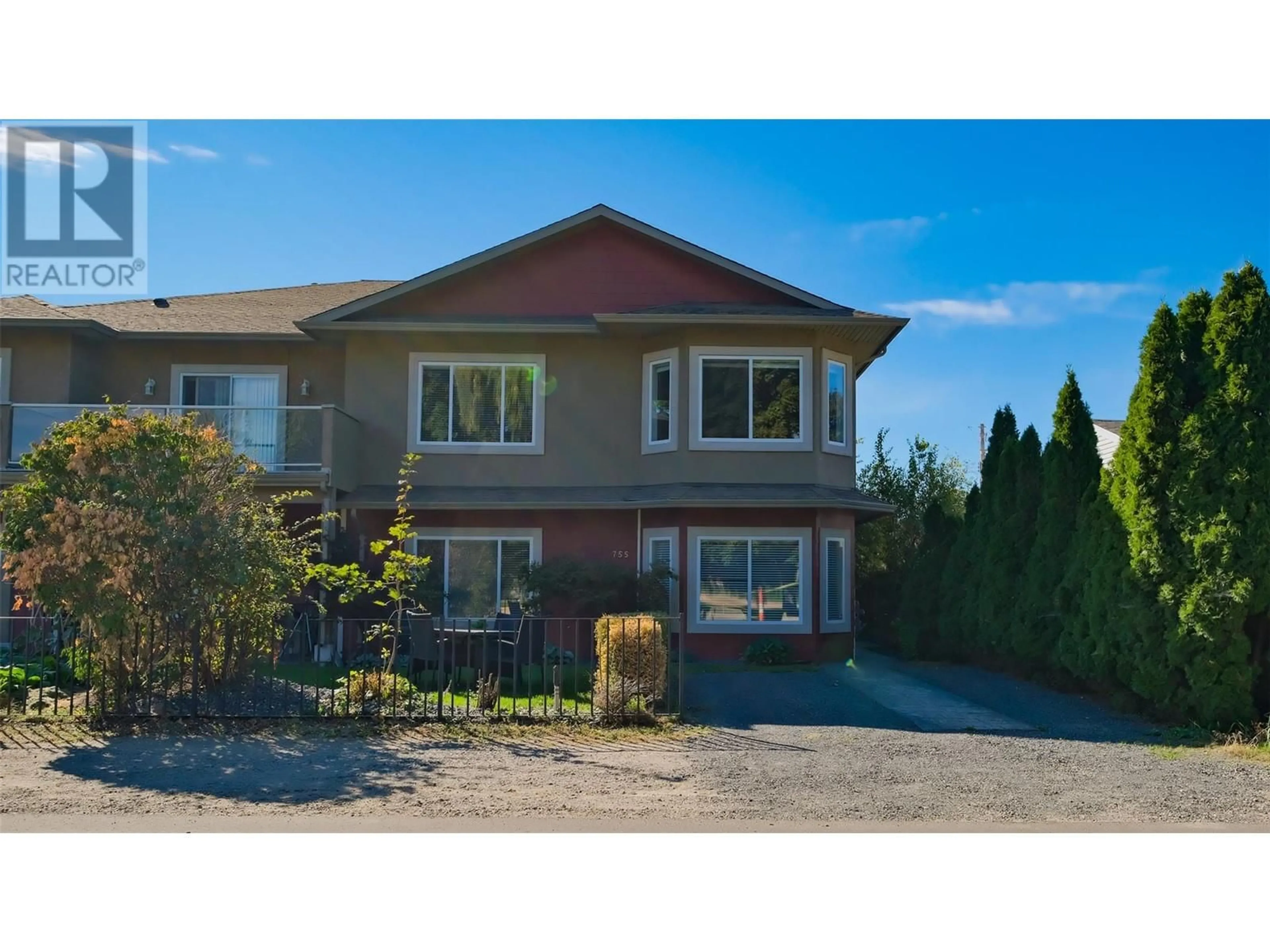Home with vinyl exterior material, street for 755 BIRCH AVENUE, Kelowna British Columbia V1Y5H3