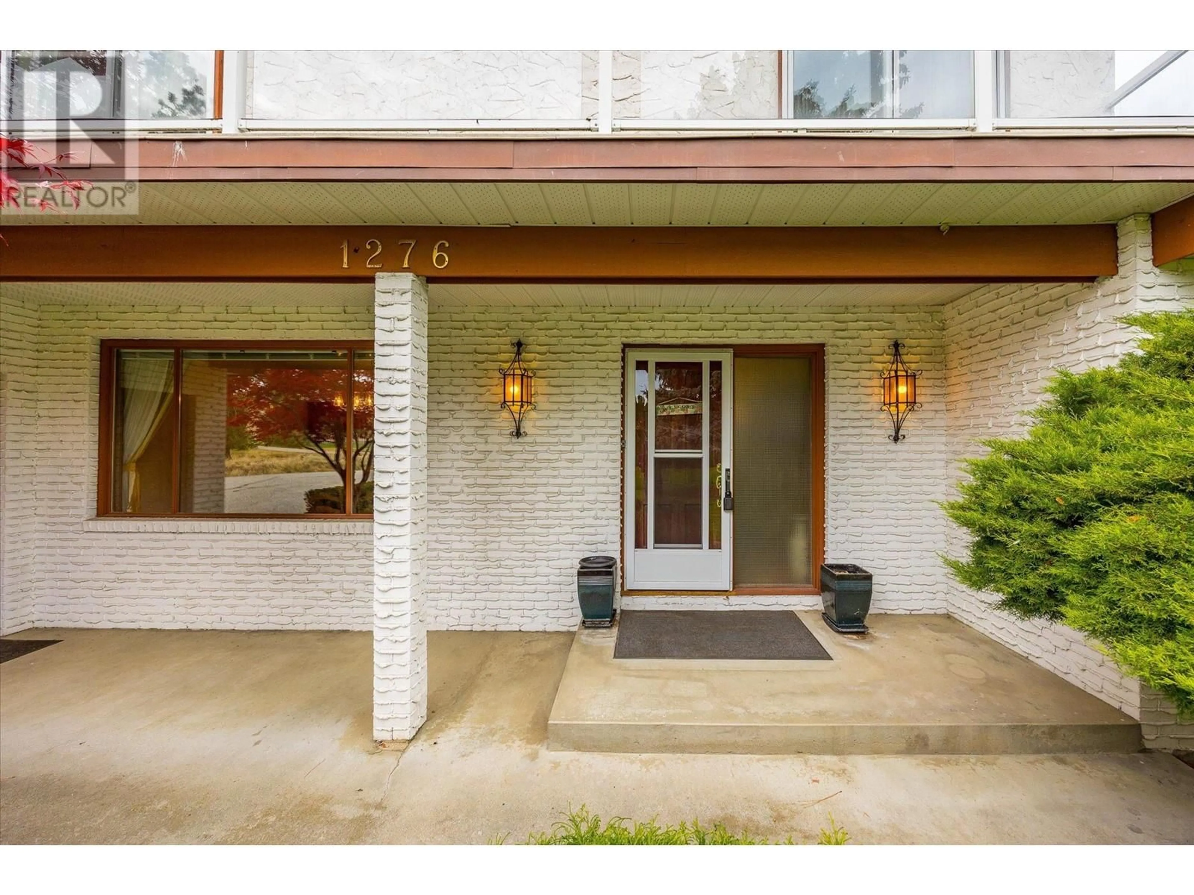 Indoor entryway for 1276 TEASDALE ROAD, Kelowna British Columbia V1P1C7