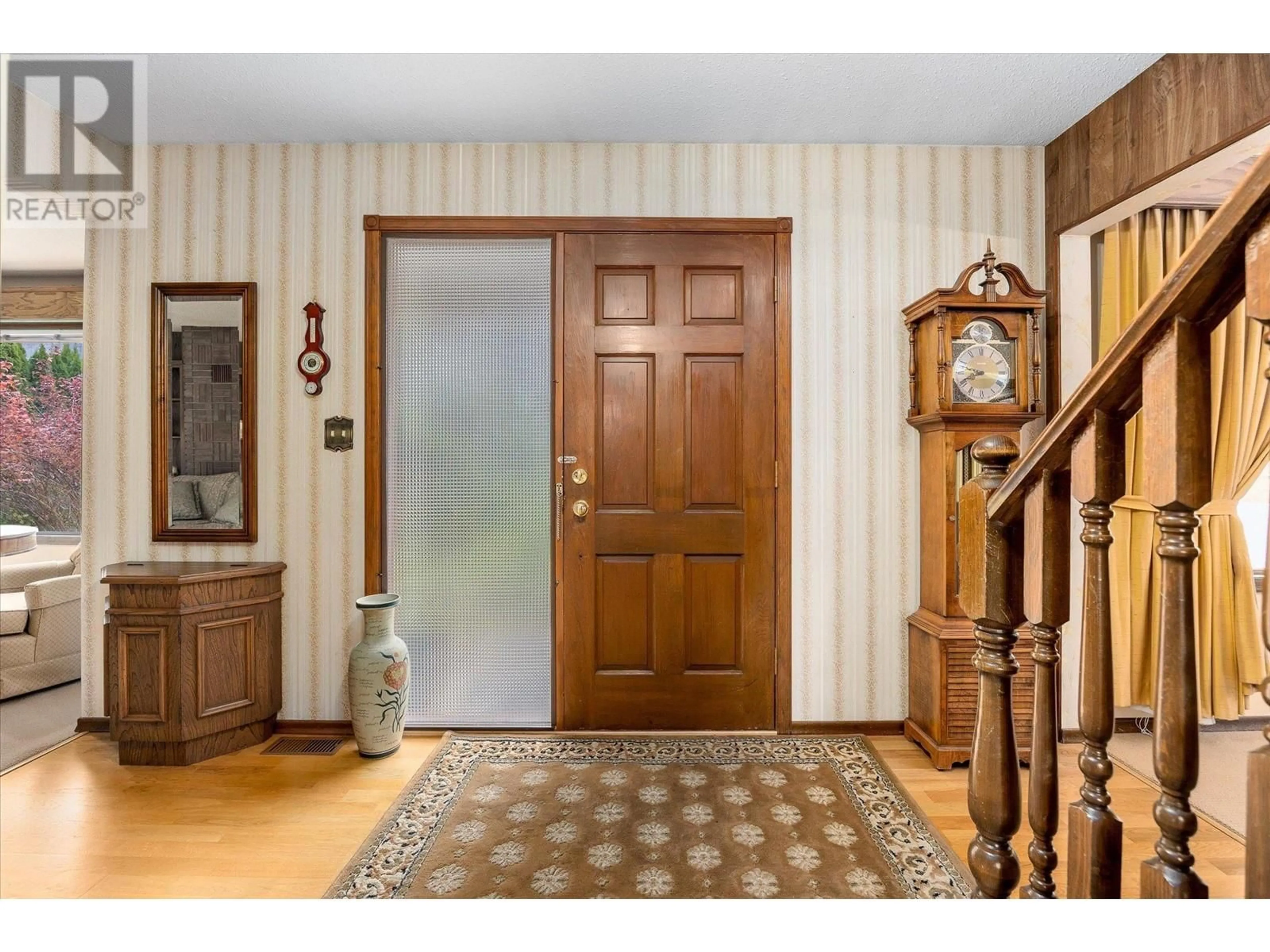 Indoor entryway for 1276 Teasdale Road, Kelowna British Columbia V1P1C7