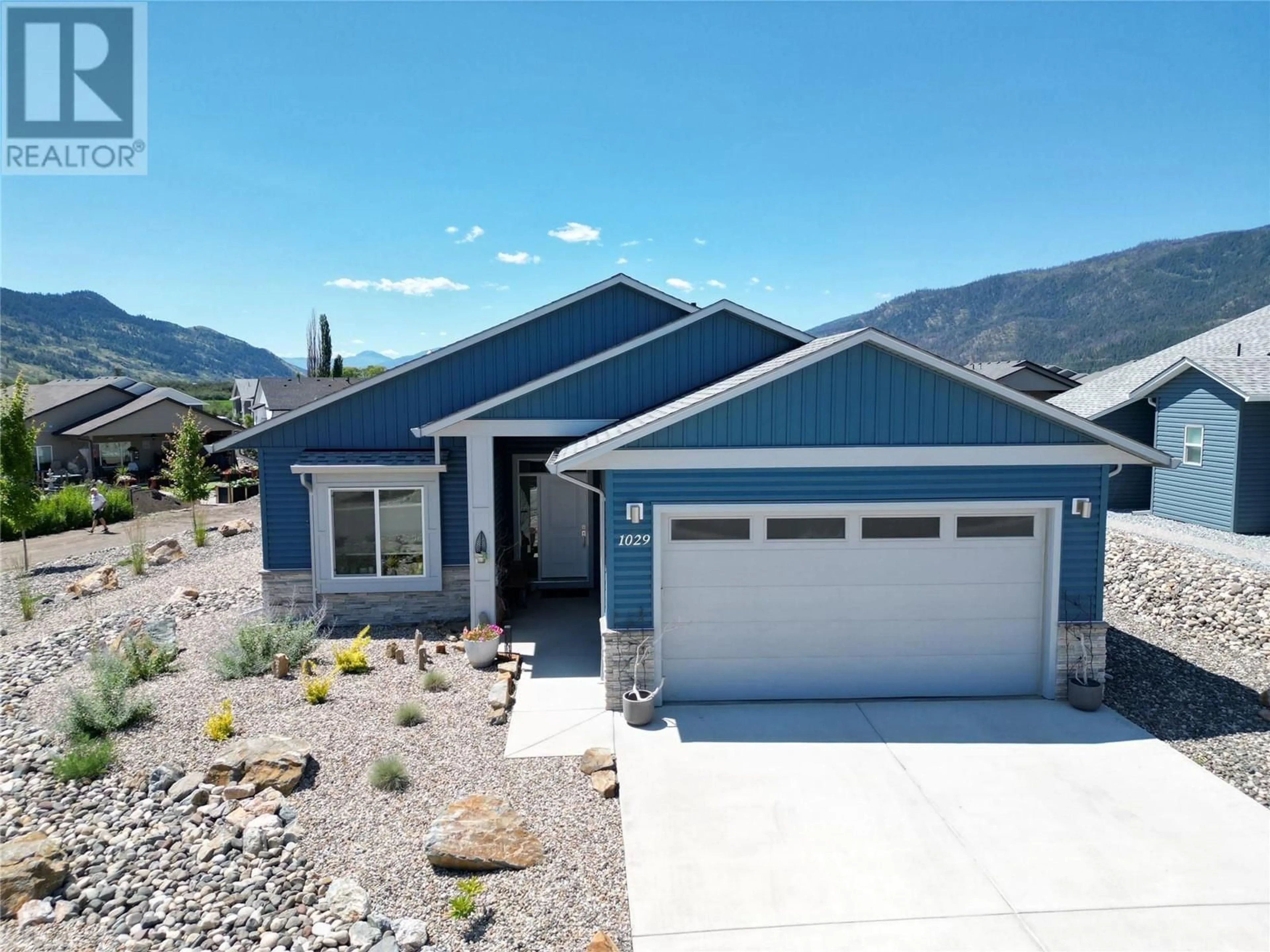 Home with vinyl exterior material, mountain view for 1029 10TH AVENUE, Vernon British Columbia V1H1Z1