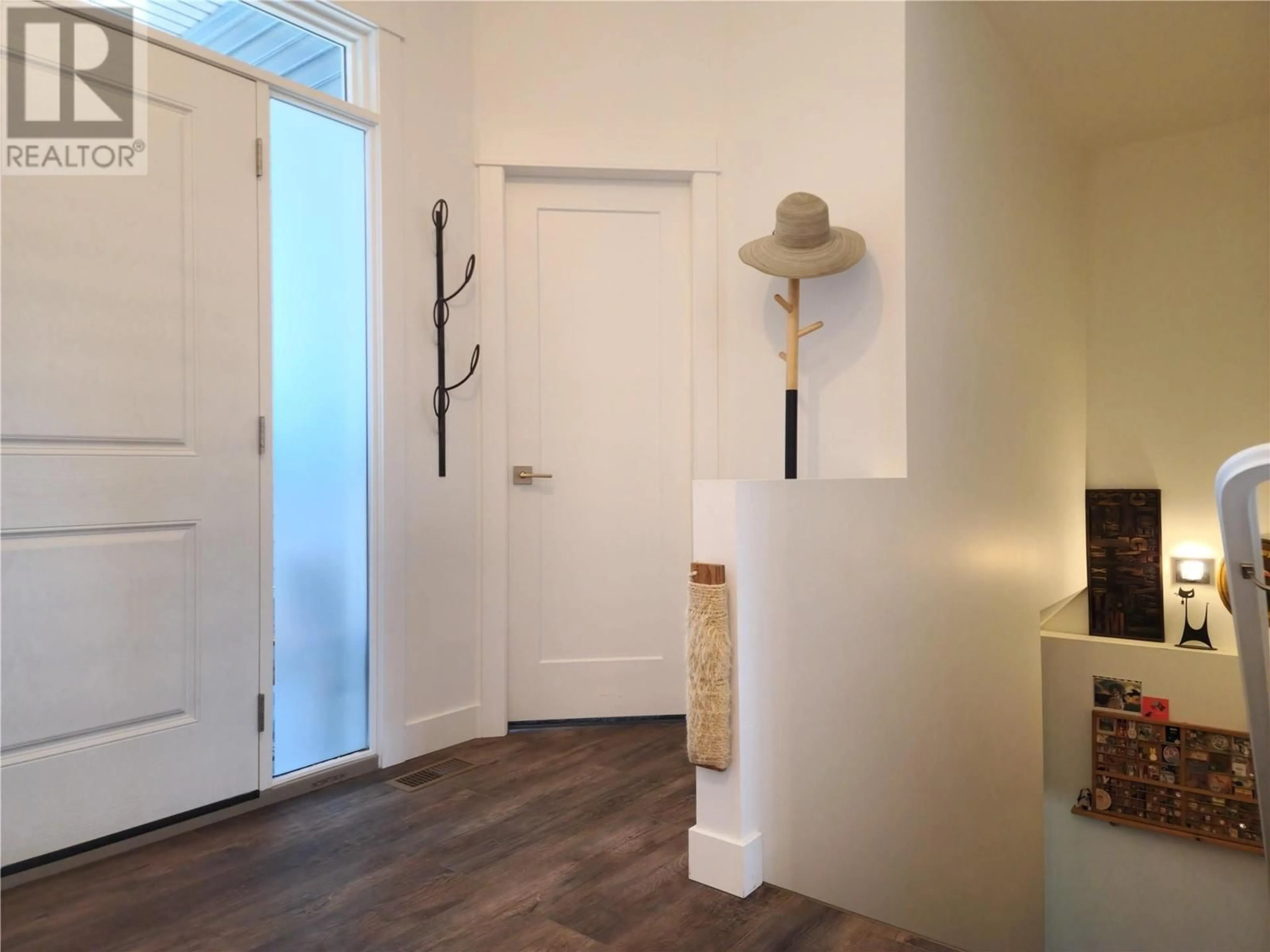 Indoor entryway for 1029 10TH AVENUE, Vernon British Columbia V1H1Z1