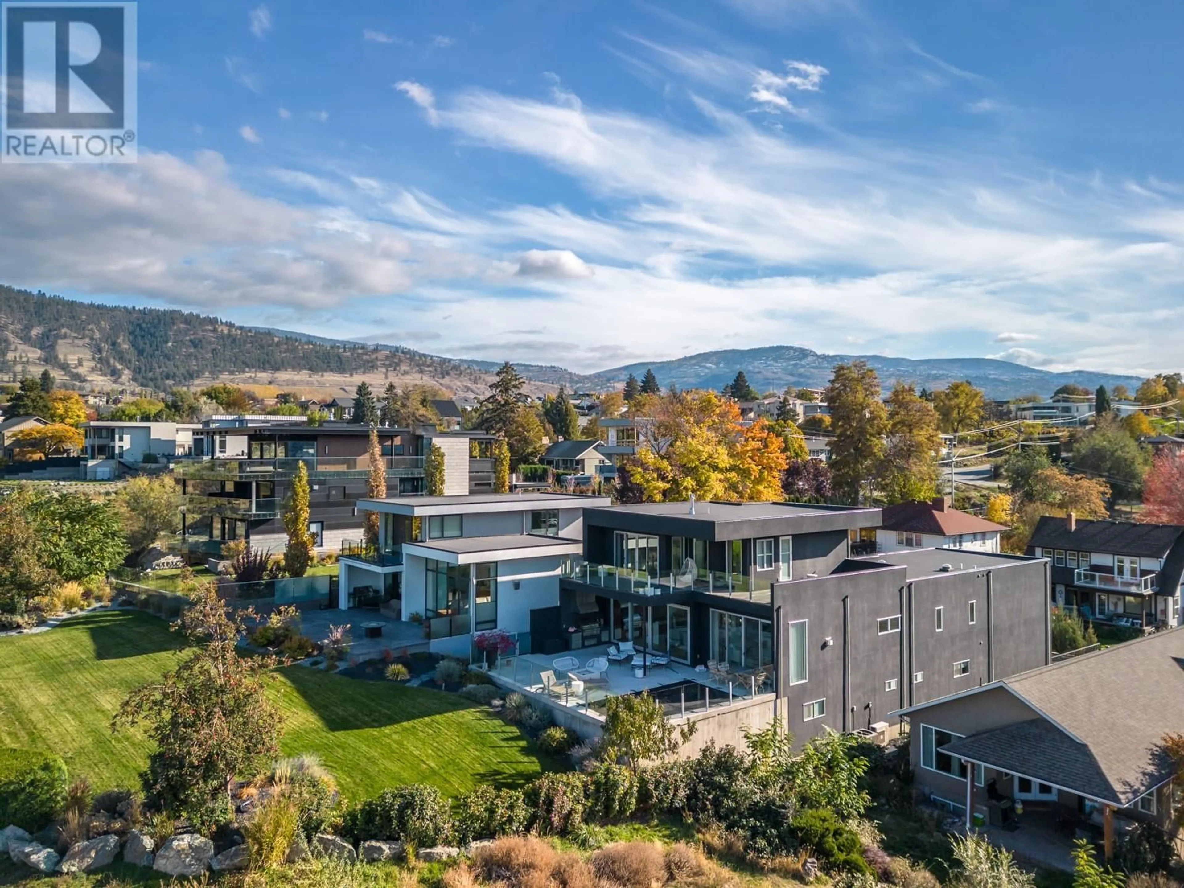 A pic from outside/outdoor area/front of a property/back of a property/a pic from drone, mountain view for 525 VANCOUVER Avenue, Penticton British Columbia V2A1A4