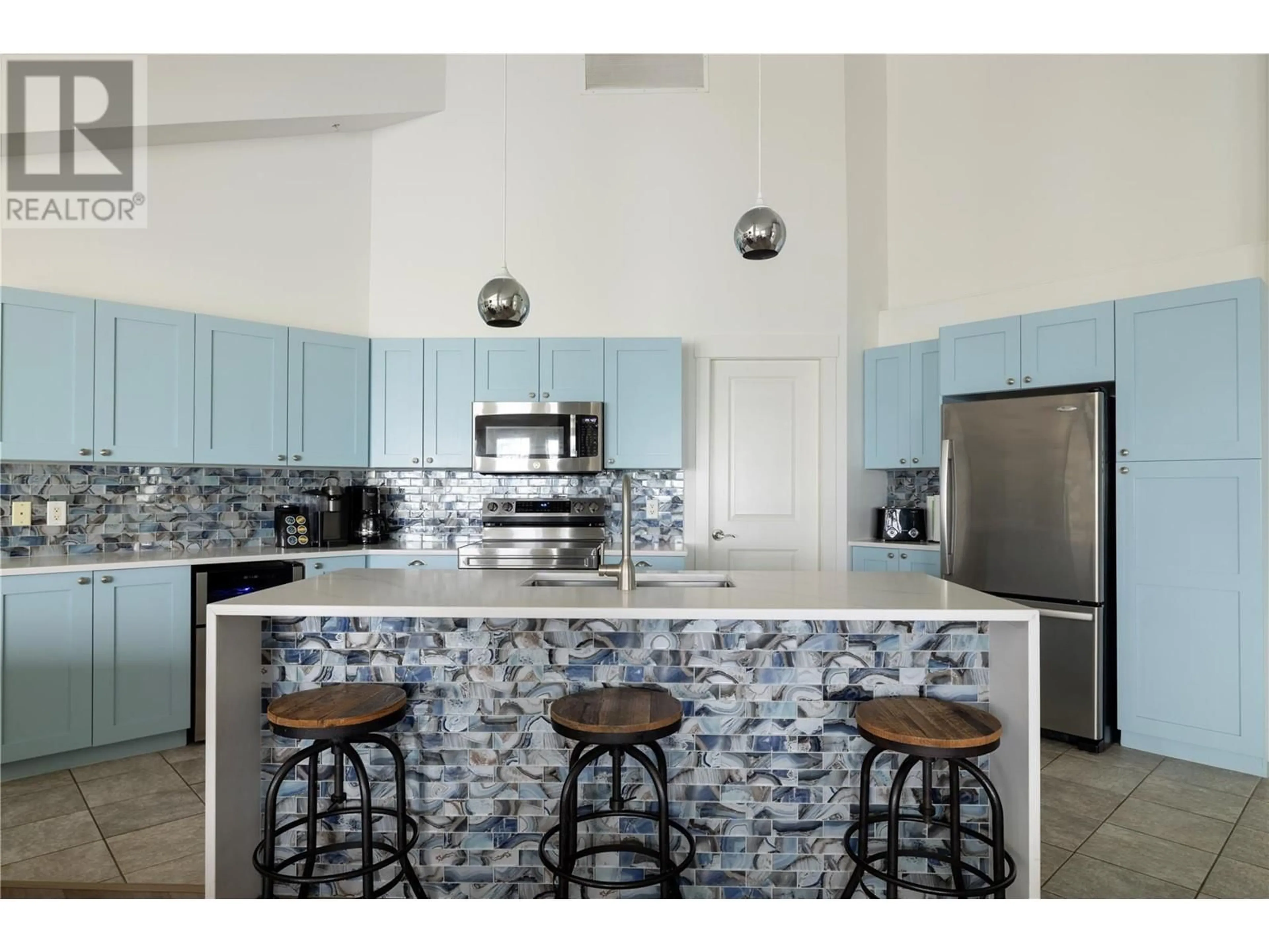 Open concept kitchen, ceramic/tile floor for 4205 Gellatly Road Unit# 410, West Kelowna British Columbia V4T2K2