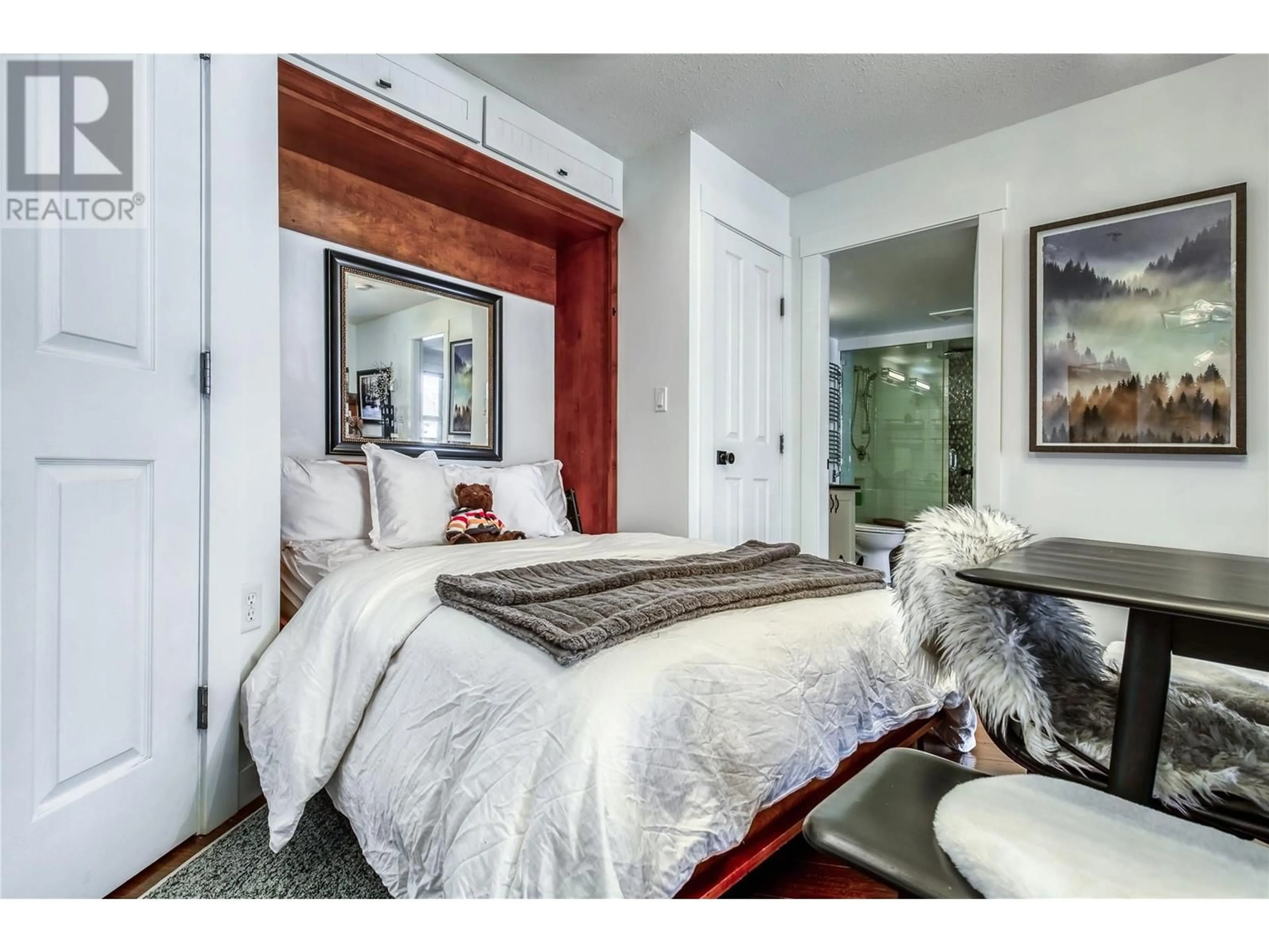 Bedroom with bed, wood/laminate floor for 307 - 2070 SUMMIT DRIVE, Panorama British Columbia V0A1T0