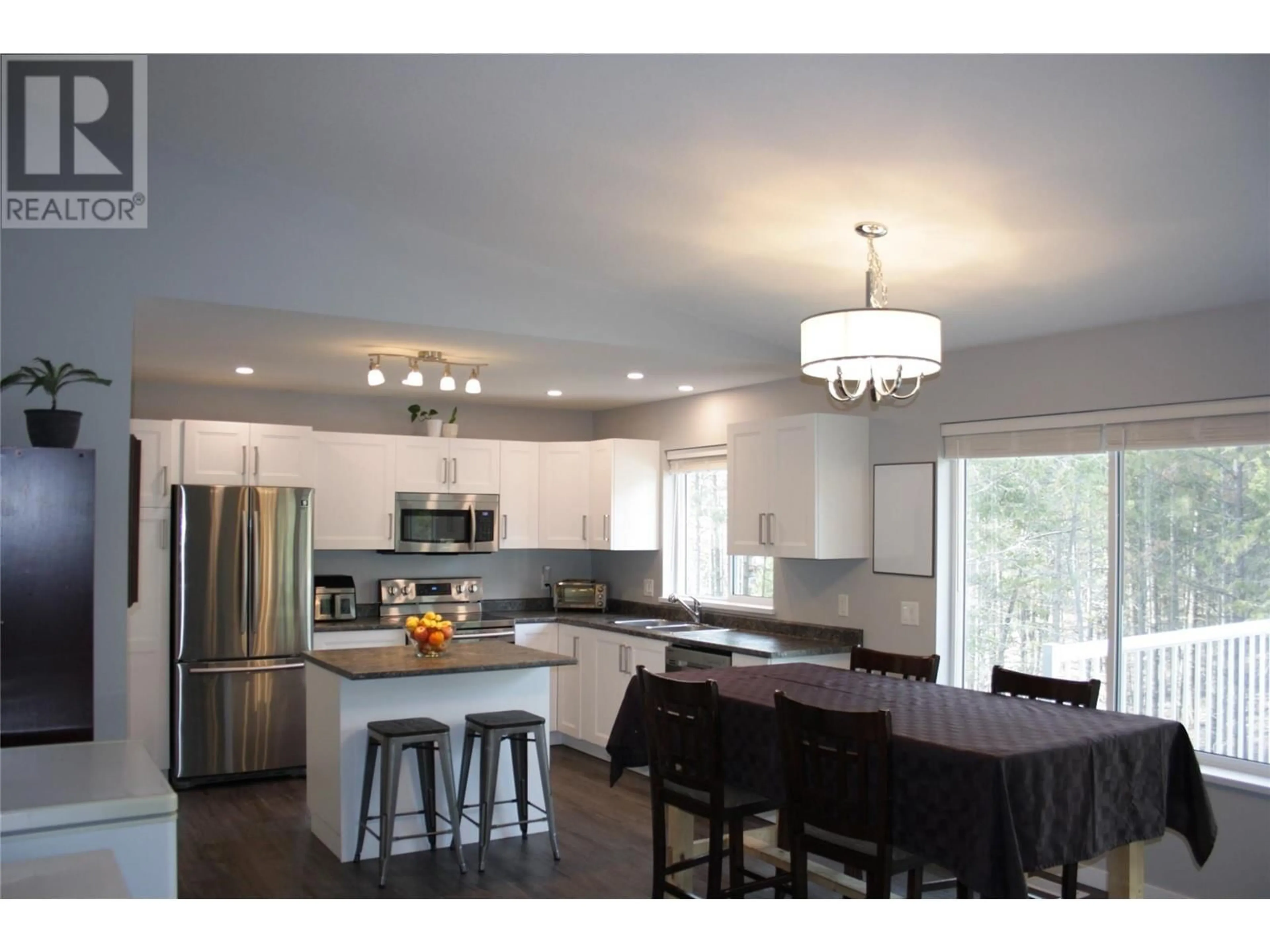 Open concept kitchen, wood/laminate floor for 642 Muir Road, Kelowna British Columbia V1Z3W1