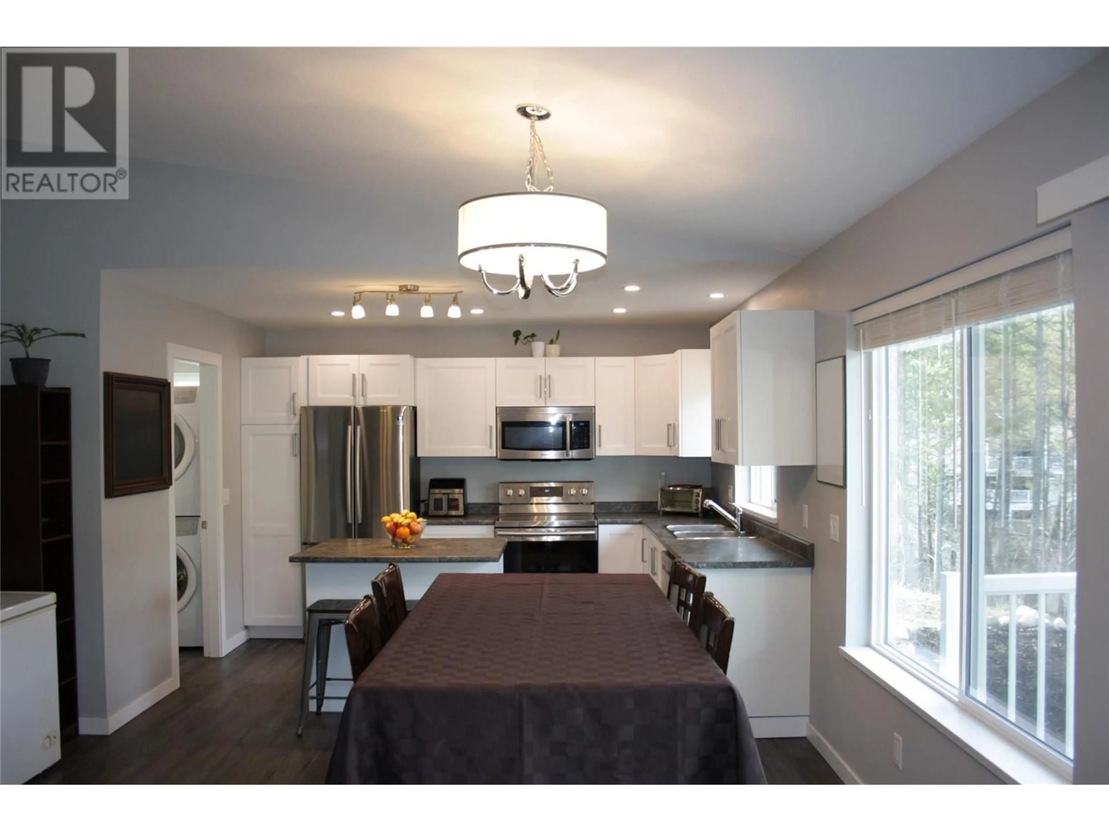 Open concept kitchen, wood/laminate floor for 642 Muir Road, Kelowna British Columbia V1Z3W1