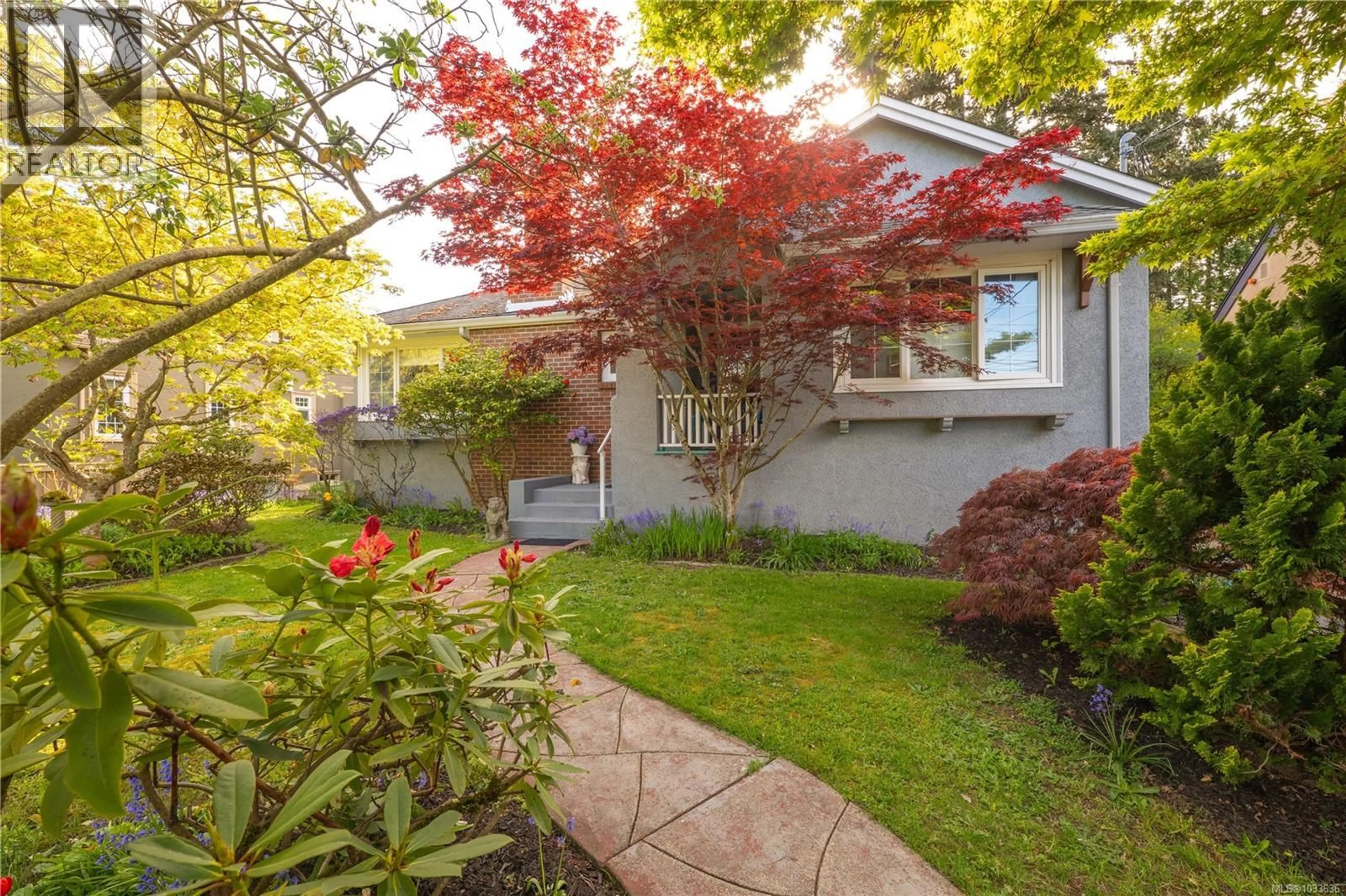 Patio, street for 225 STEWART AVENUE, Nanaimo British Columbia V9S4C2