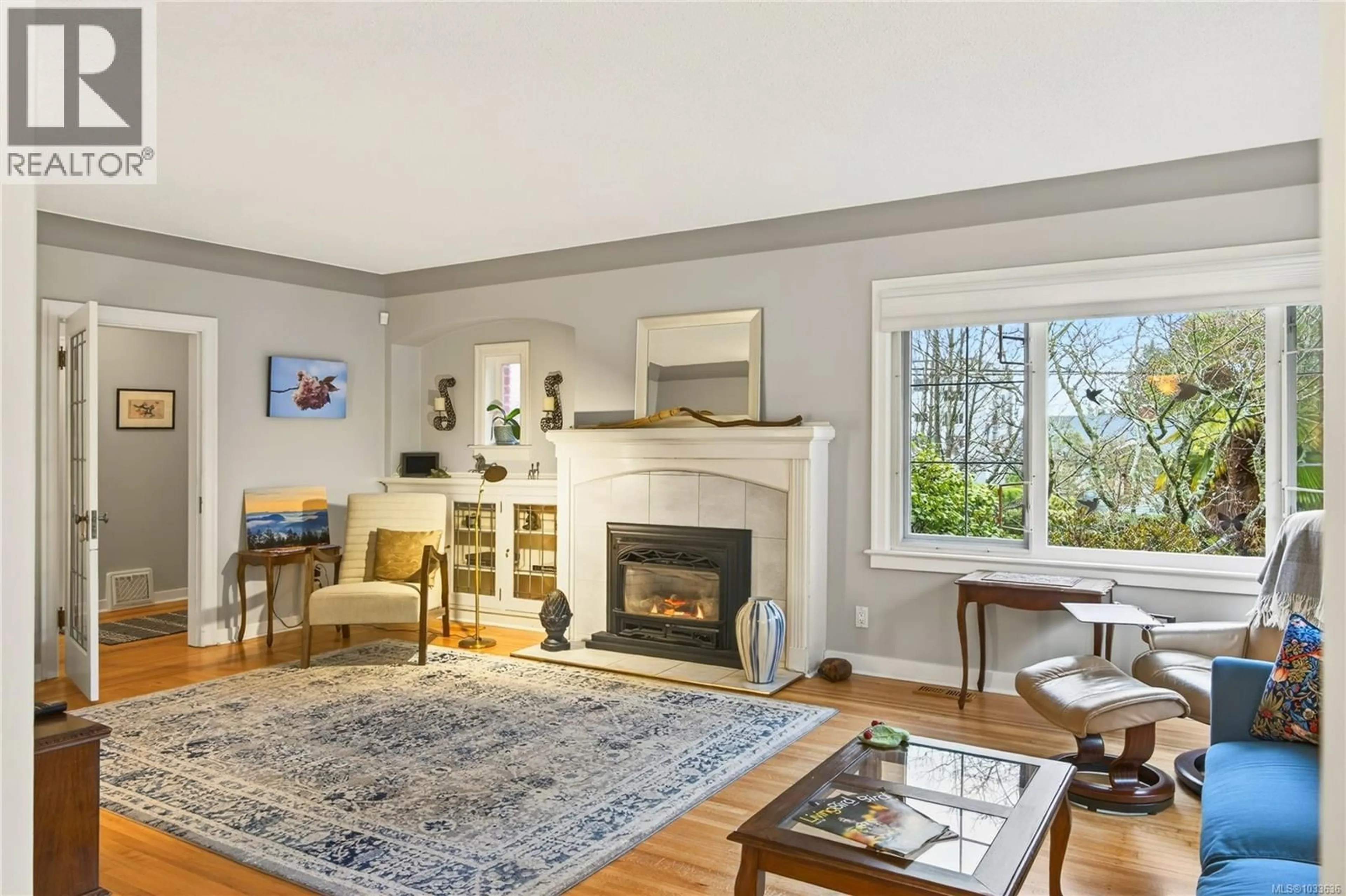 Living room with furniture, unknown for 225 STEWART AVENUE, Nanaimo British Columbia V9S4C2