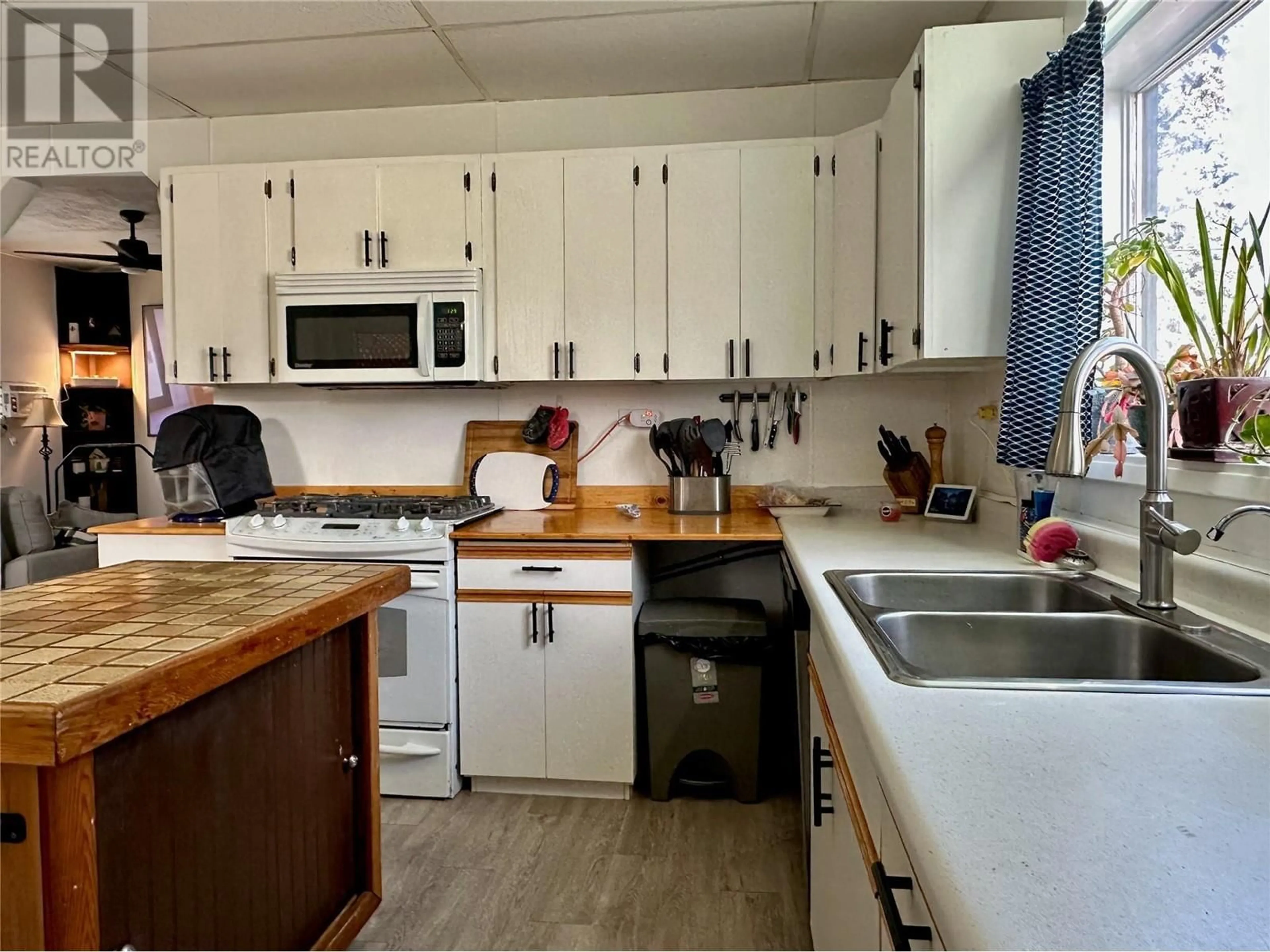 Standard kitchen, unknown for 724 Stanley Avenue, Enderby British Columbia V0E1V0