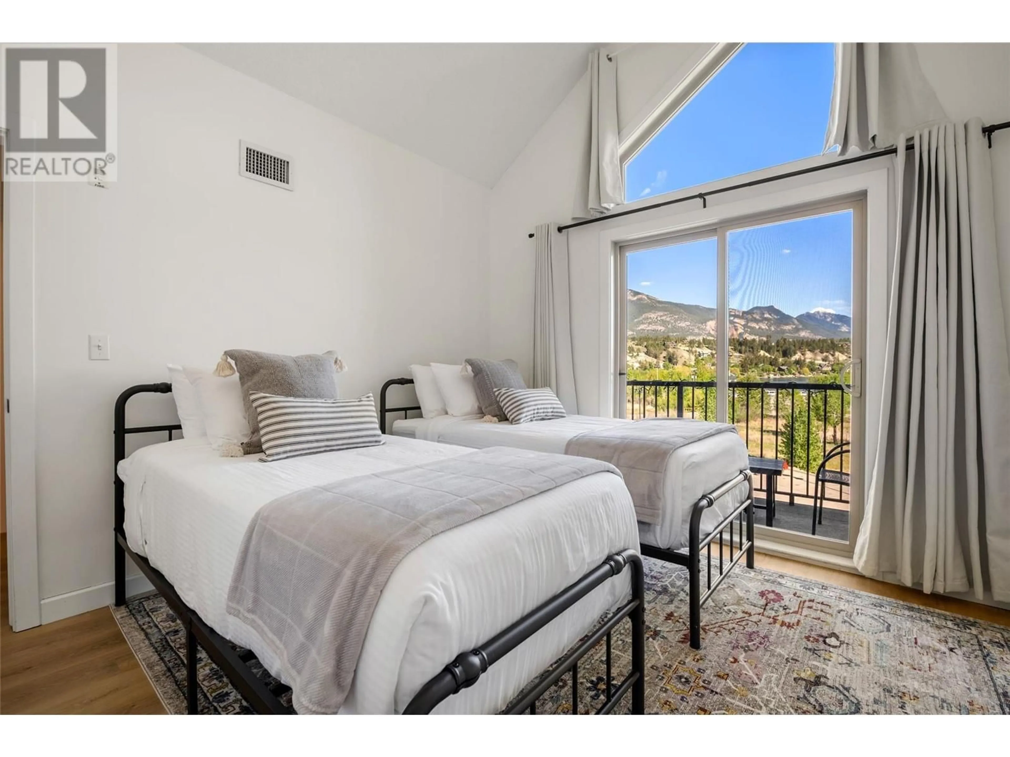 Bedroom with bed, unknown for 3404 - 205 THIRD AVENUE, Invermere British Columbia V0A1K7