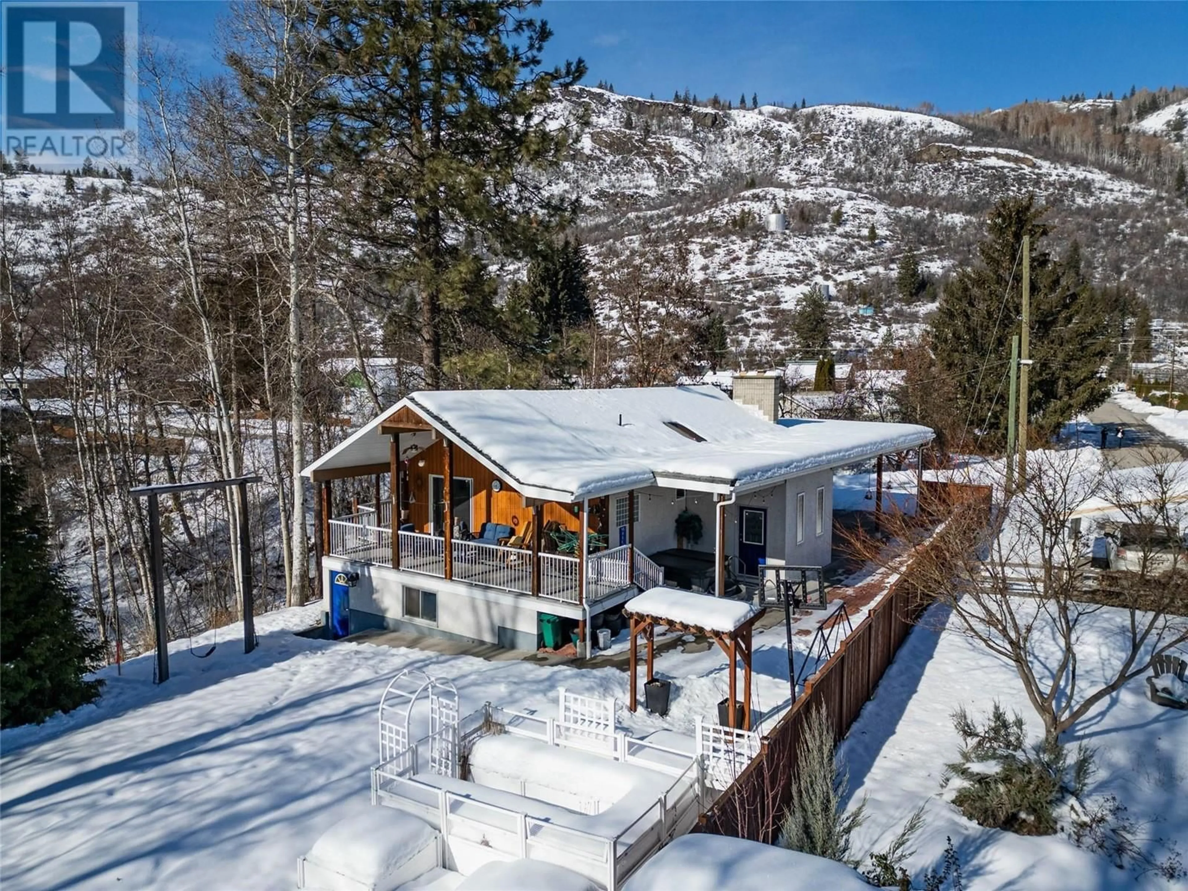 A pic from outside/outdoor area/front of a property/back of a property/a pic from drone, mountain view for 705 8TH AVENUE, Montrose British Columbia V0G1P0